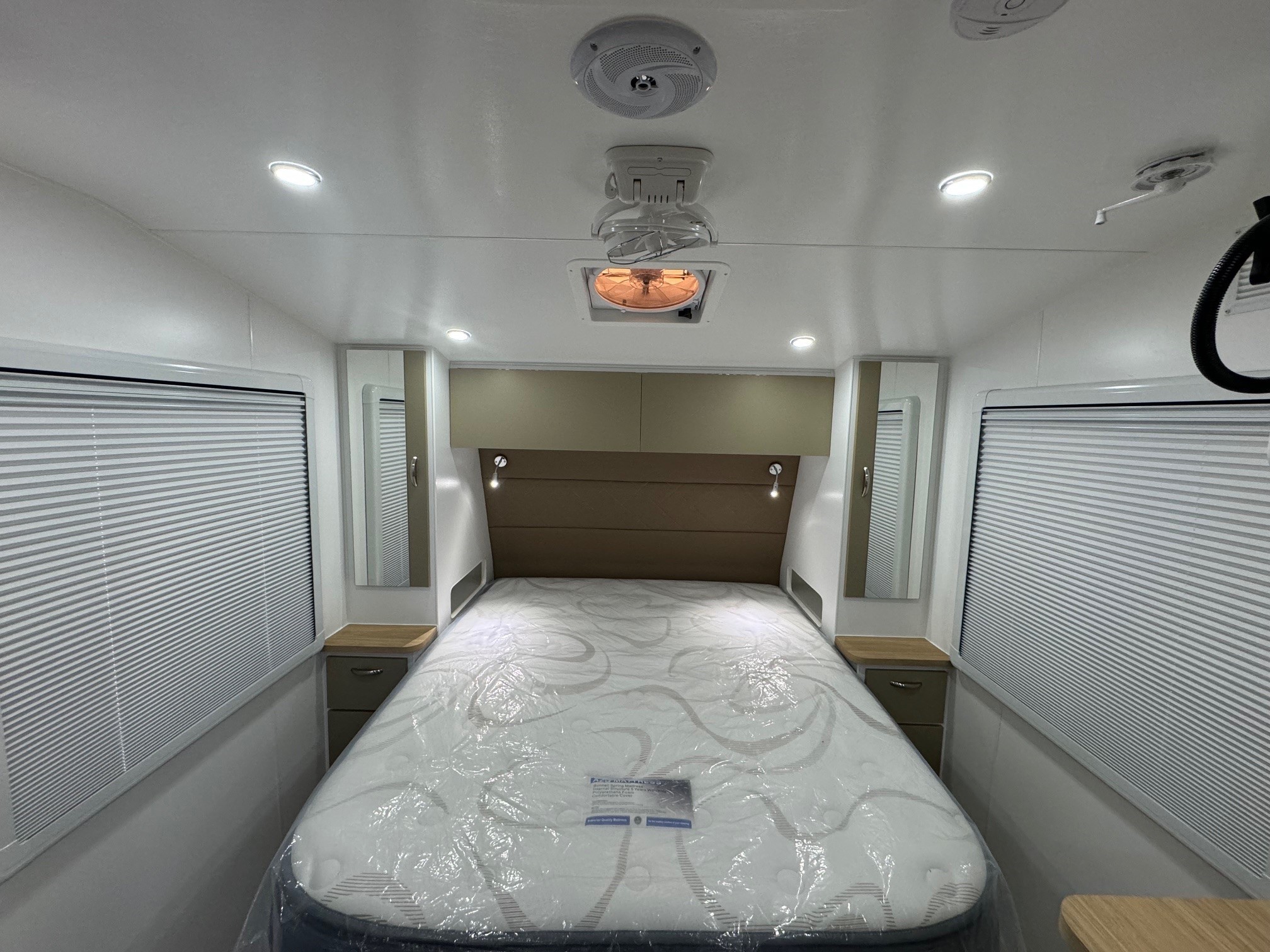 2024 New Design Family Trekker 21ft6 Aluminium Frame Double Bunk