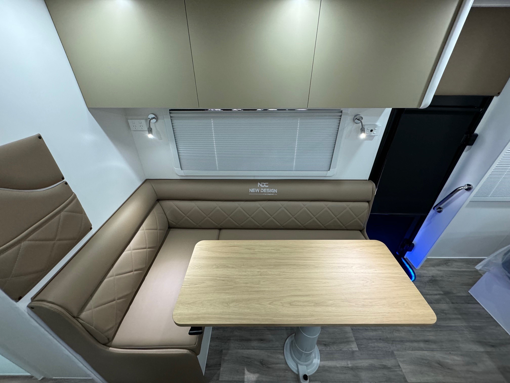 2024 New Design Family Trekker 21ft6 Aluminium Frame Double Bunk