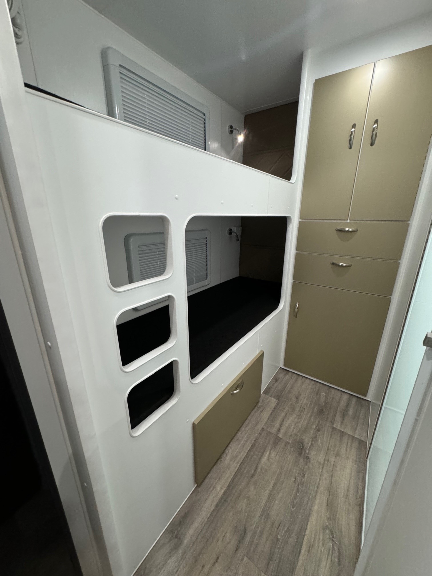 2024 New Design Family Trekker 21ft6 Aluminium Frame Double Bunk