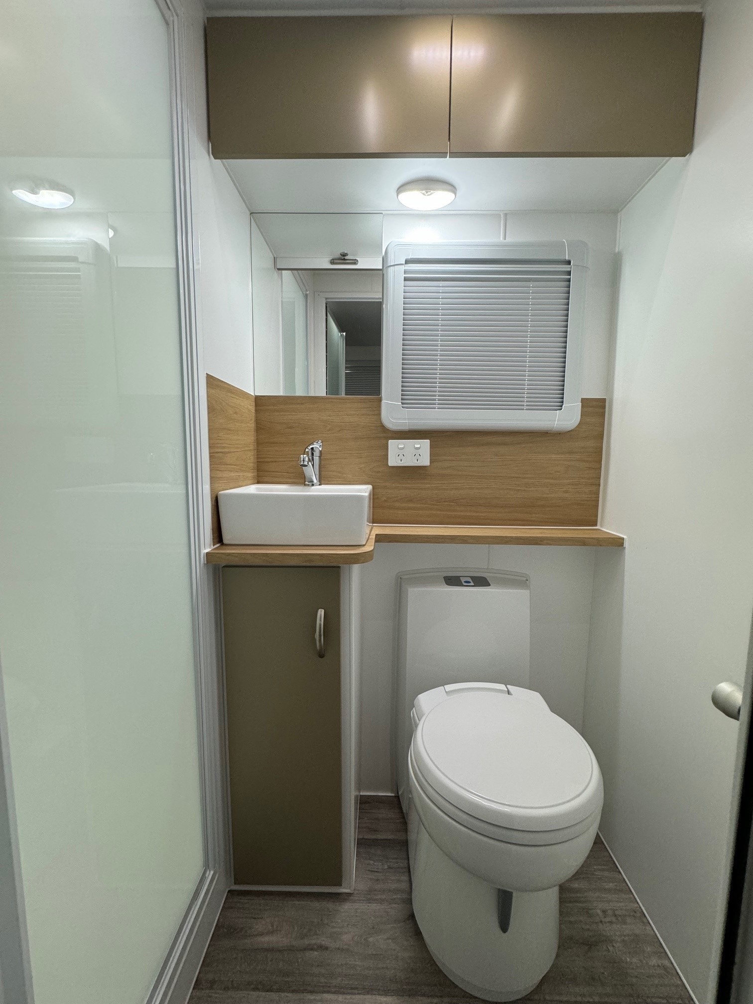 2024 New Design Family Trekker 21ft6 Aluminium Frame Double Bunk