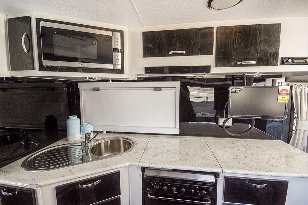 2024 Blue Sky Radiance 23ft6 Larger Ensuite