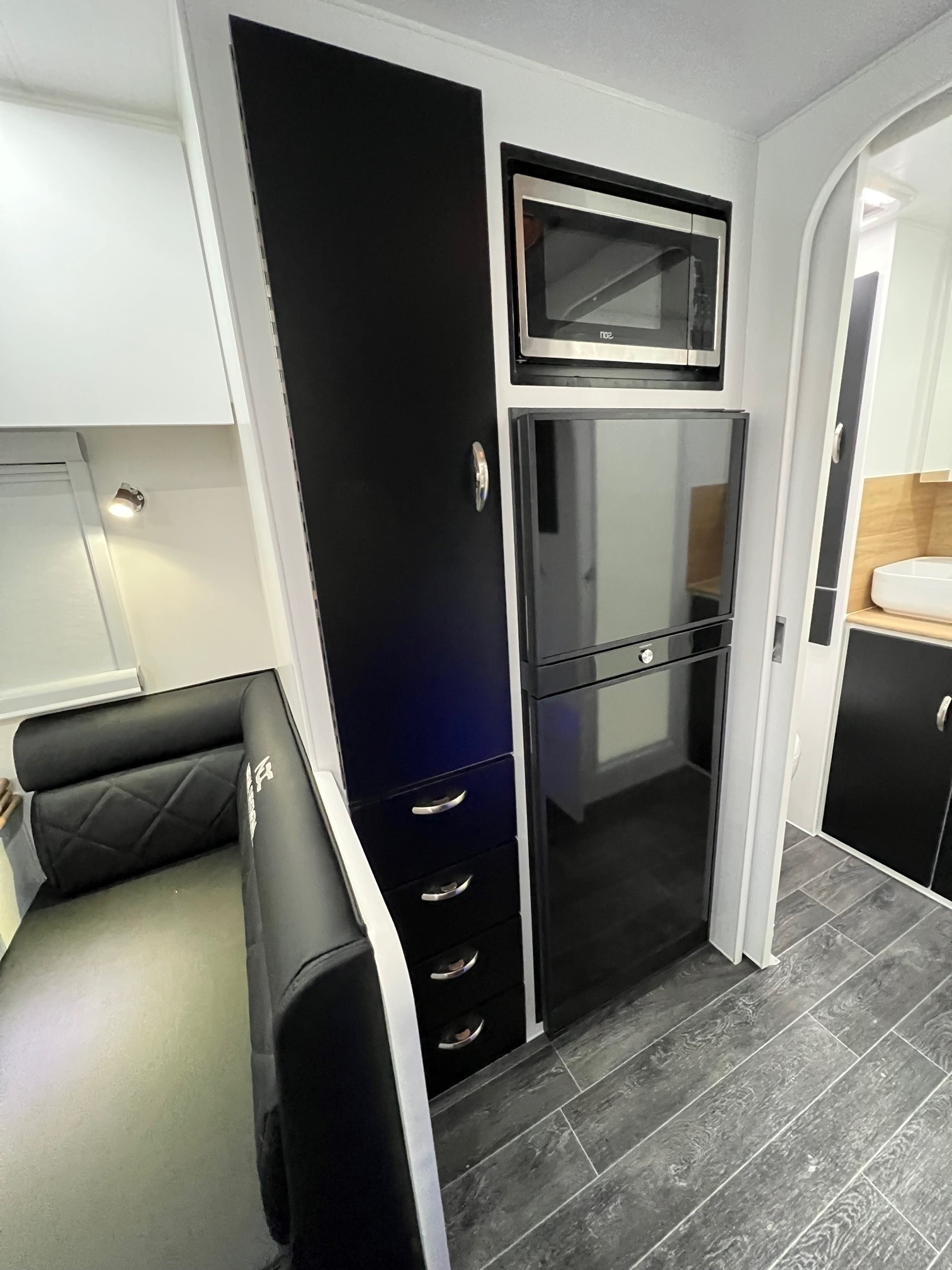 2023 New Design Expedition XL Aluminium Frame Offroad 21ft Caravan