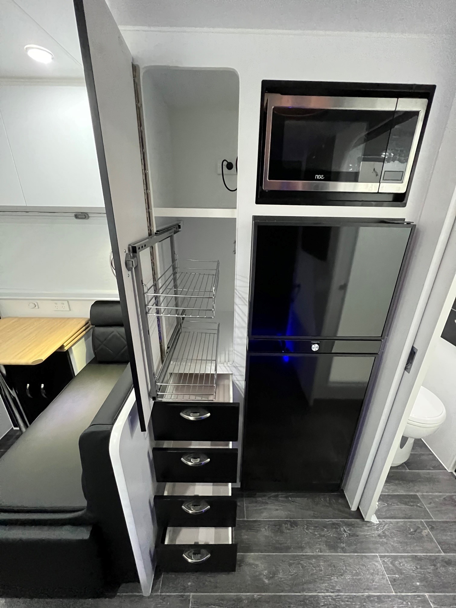 2023 New Design Expedition XL Aluminium Frame Offroad 21ft Caravan