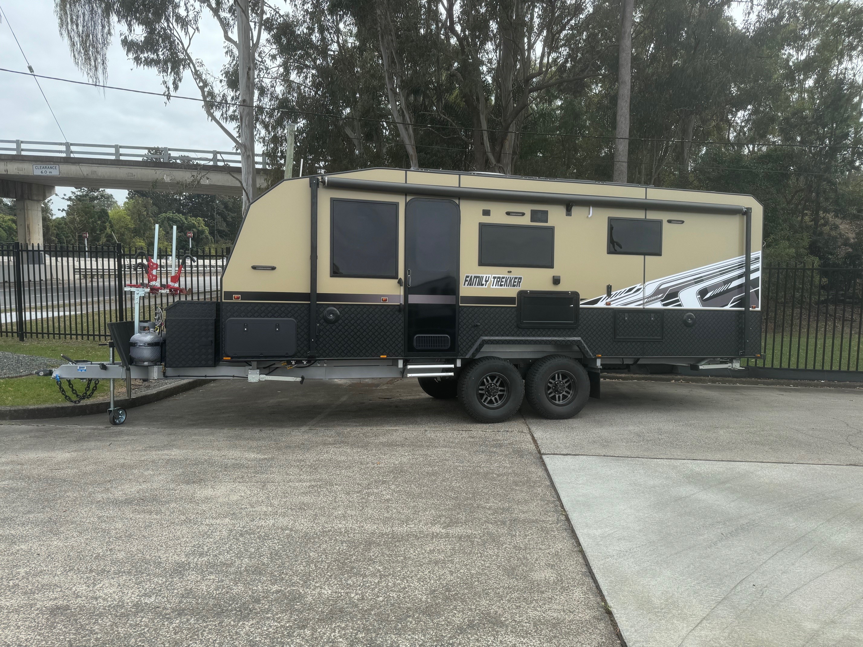 2025 New Design Family Trekker 22ft Triple Bunk