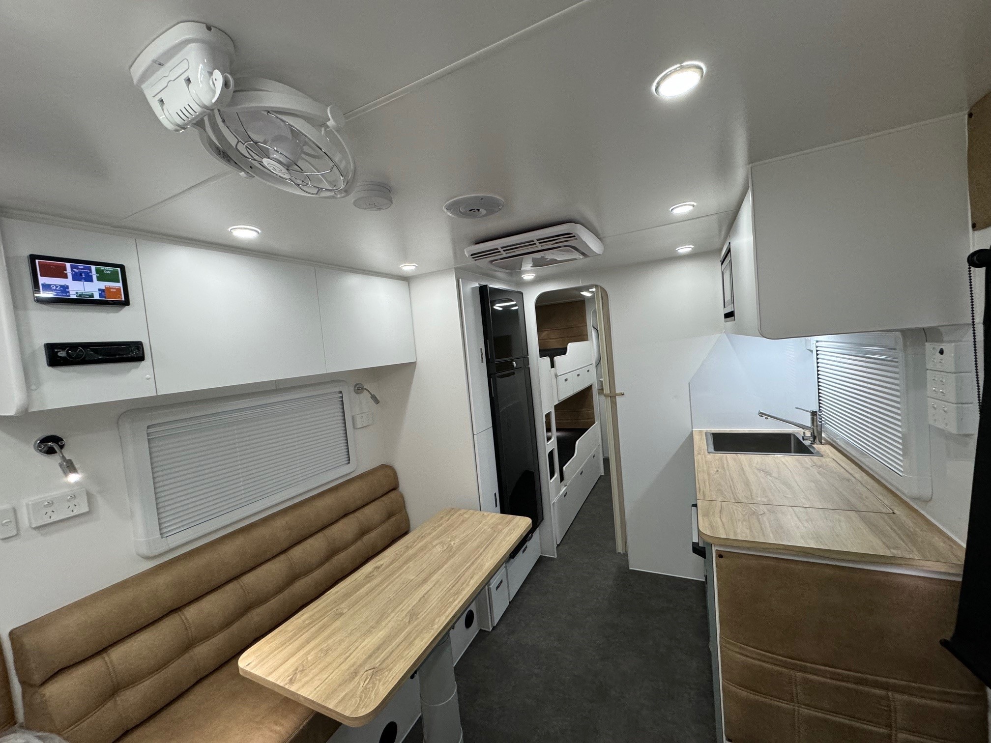 2025 New Design Family Trekker 22ft Triple Bunk