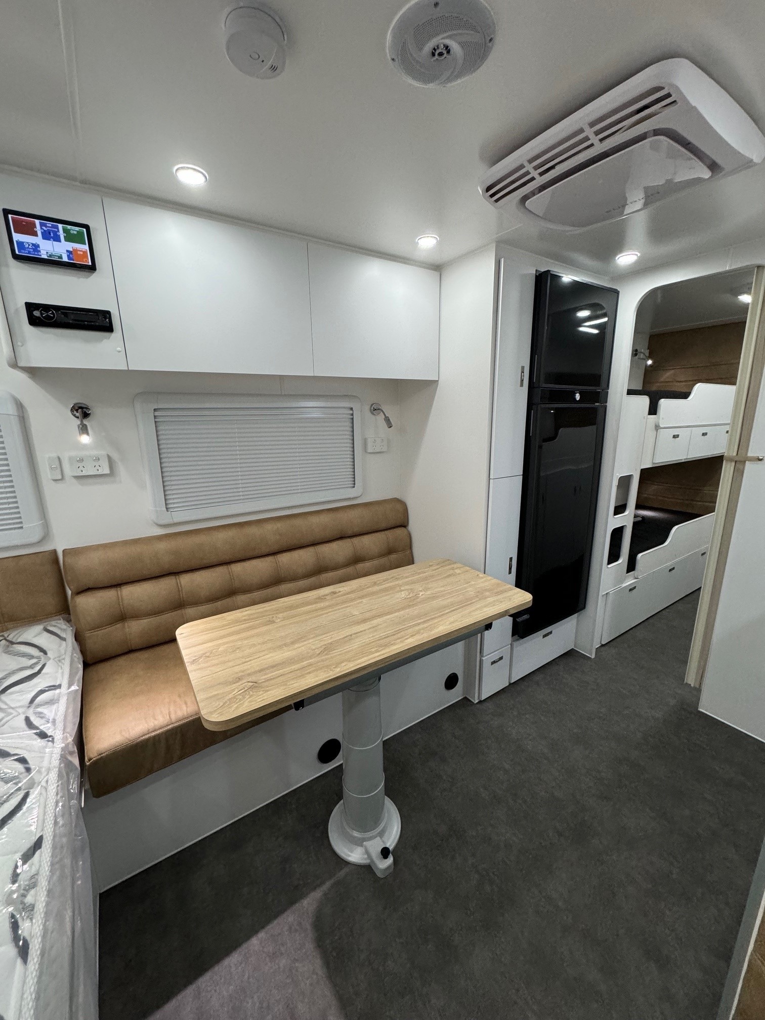 2025 New Design Family Trekker 22ft Triple Bunk