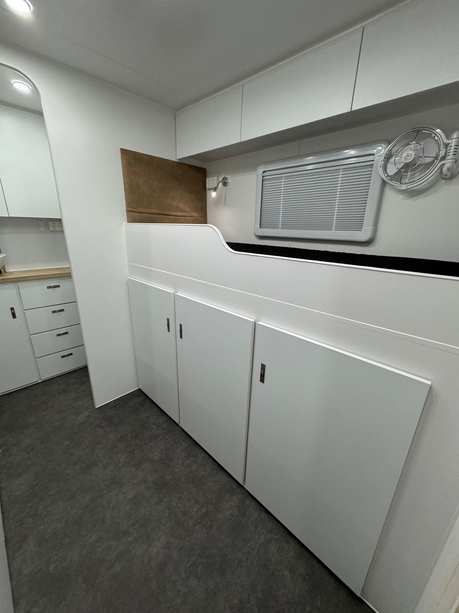 2025 New Design Family Trekker 22ft Triple Bunk