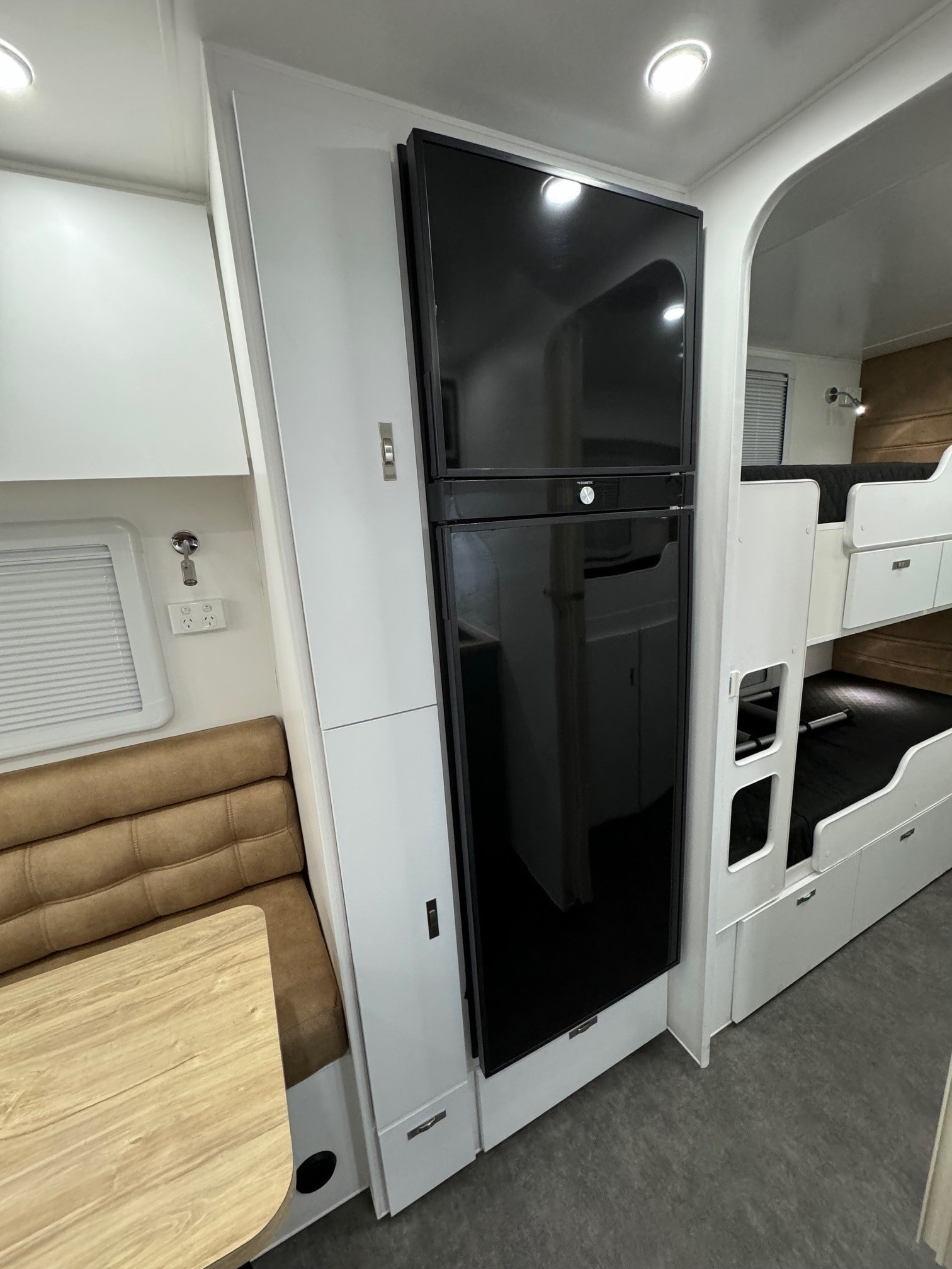 2025 New Design Family Trekker 22ft Triple Bunk