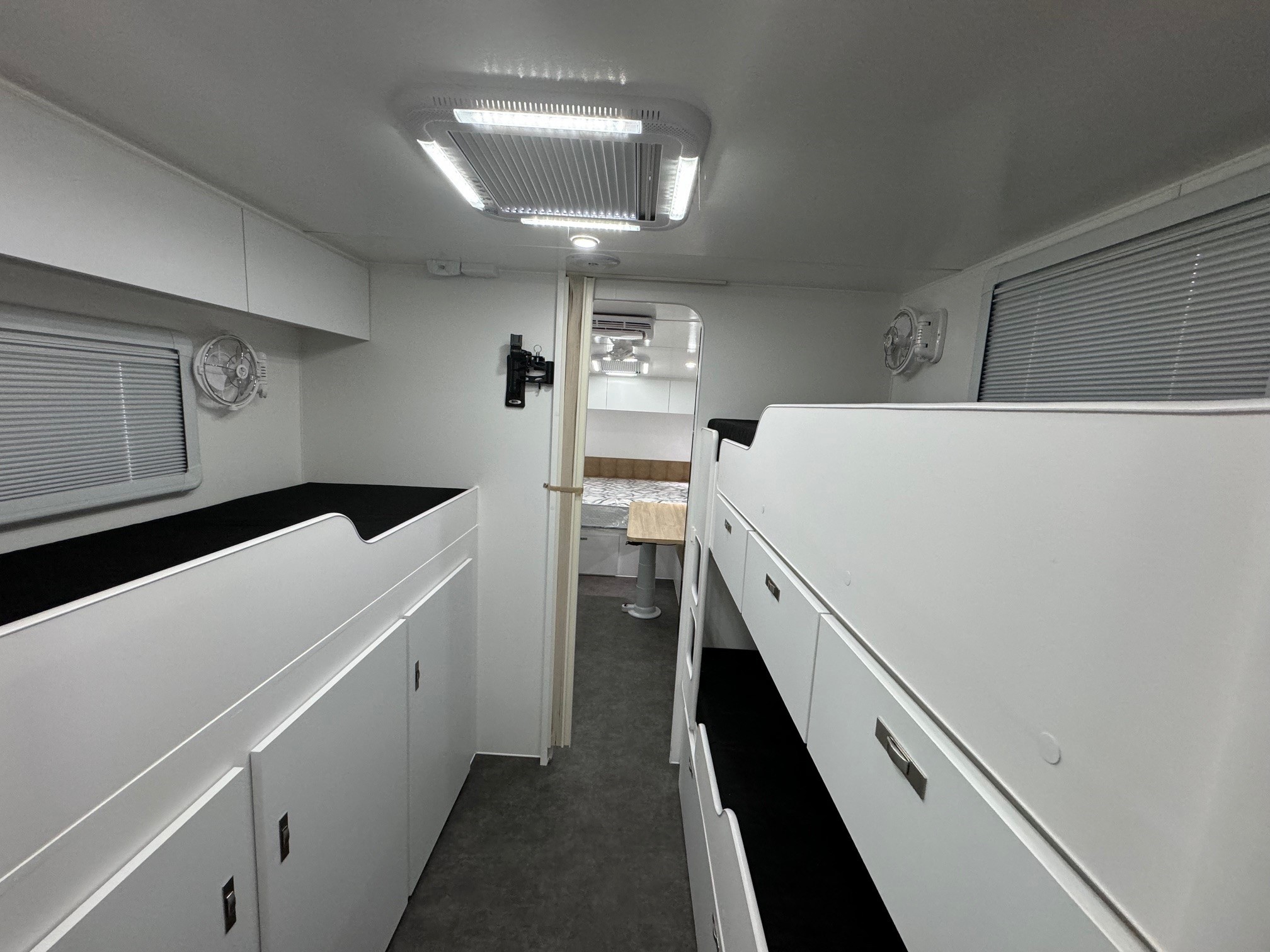 2025 New Design Family Trekker 22ft Triple Bunk