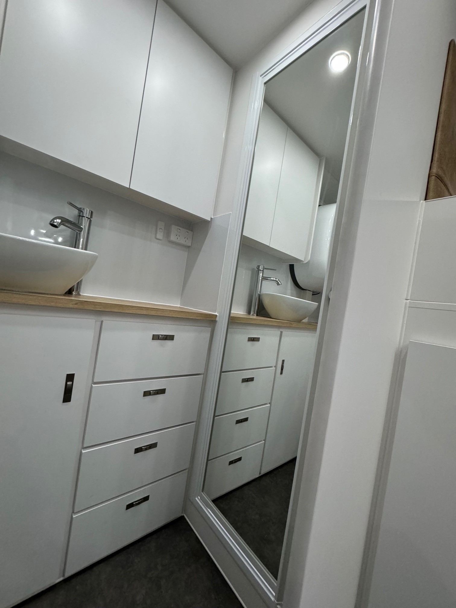 2025 New Design Family Trekker 22ft Triple Bunk