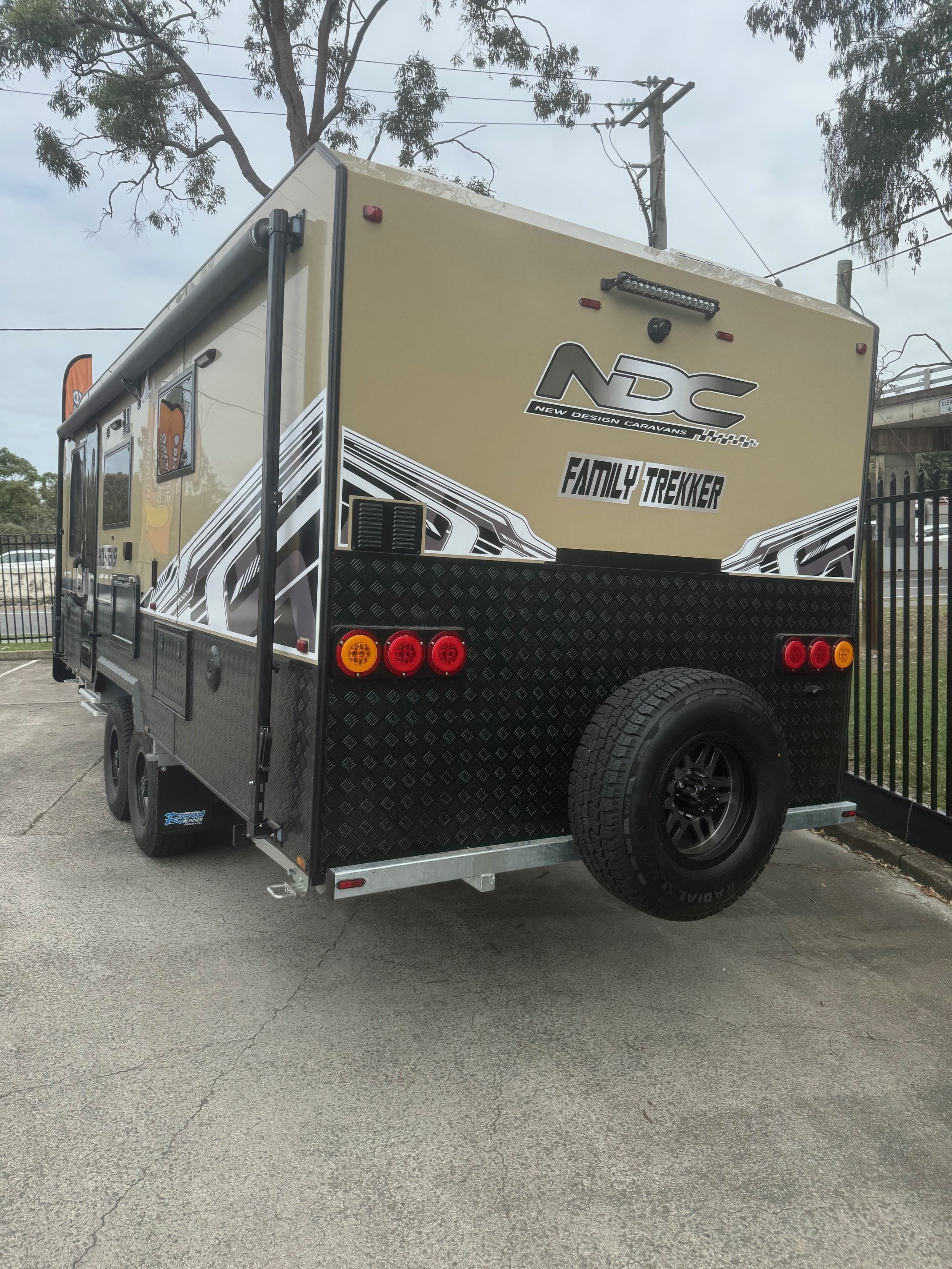 2025 New Design Family Trekker 22ft Triple Bunk