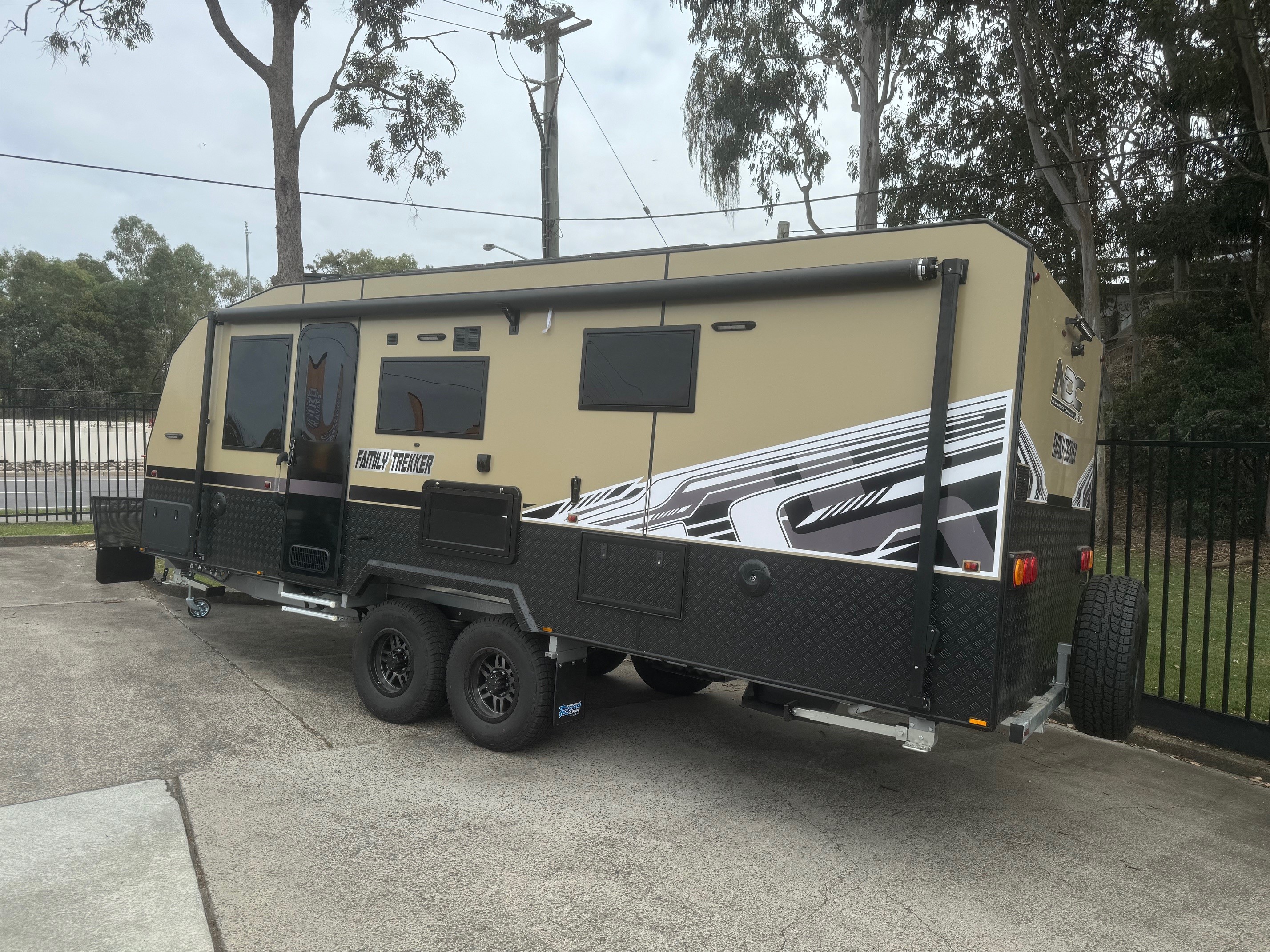 2025 New Design Family Trekker 22ft Triple Bunk