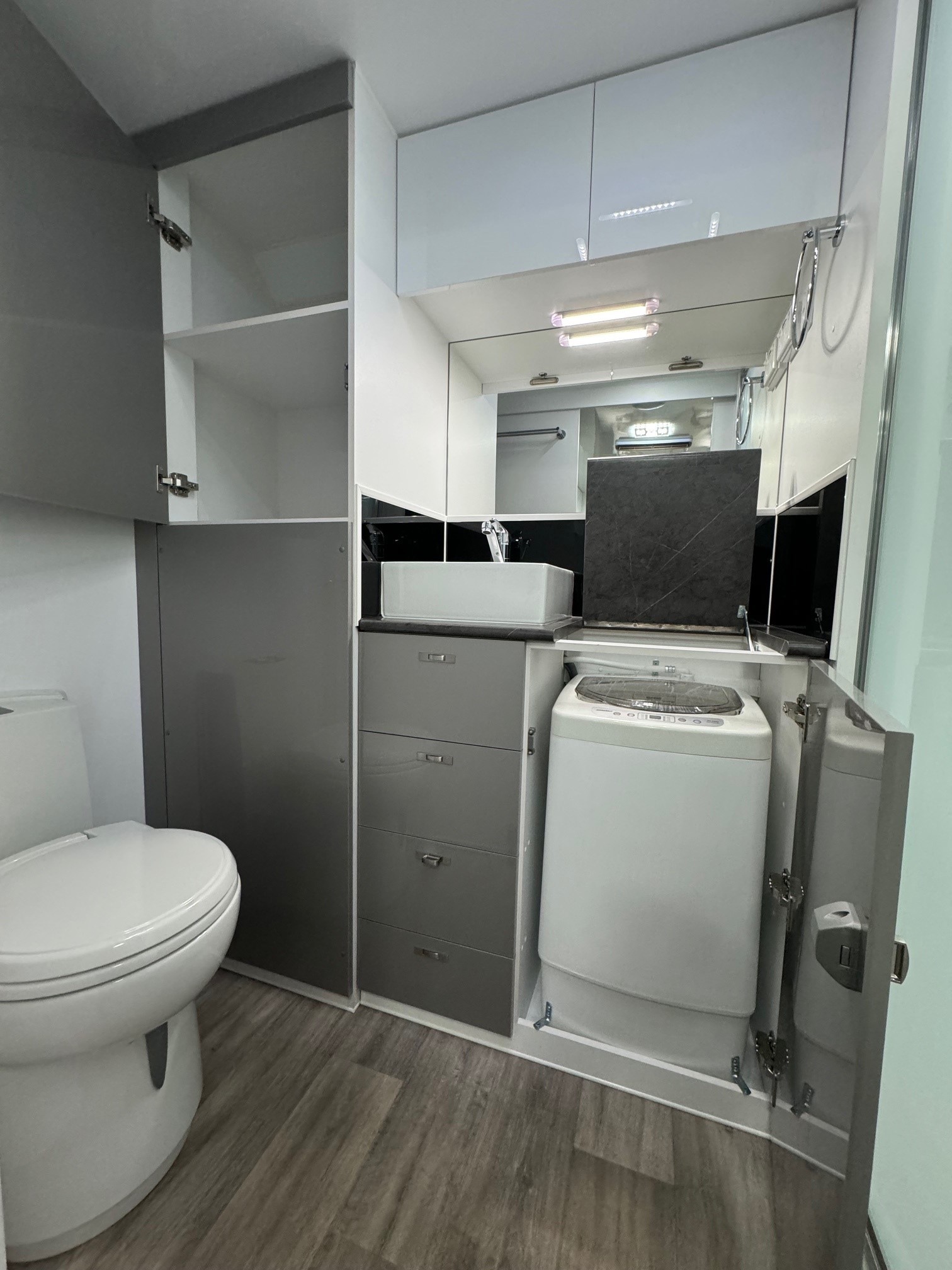 2024 Red Centre Newell + 21ft Centre Door Offroad Caravan