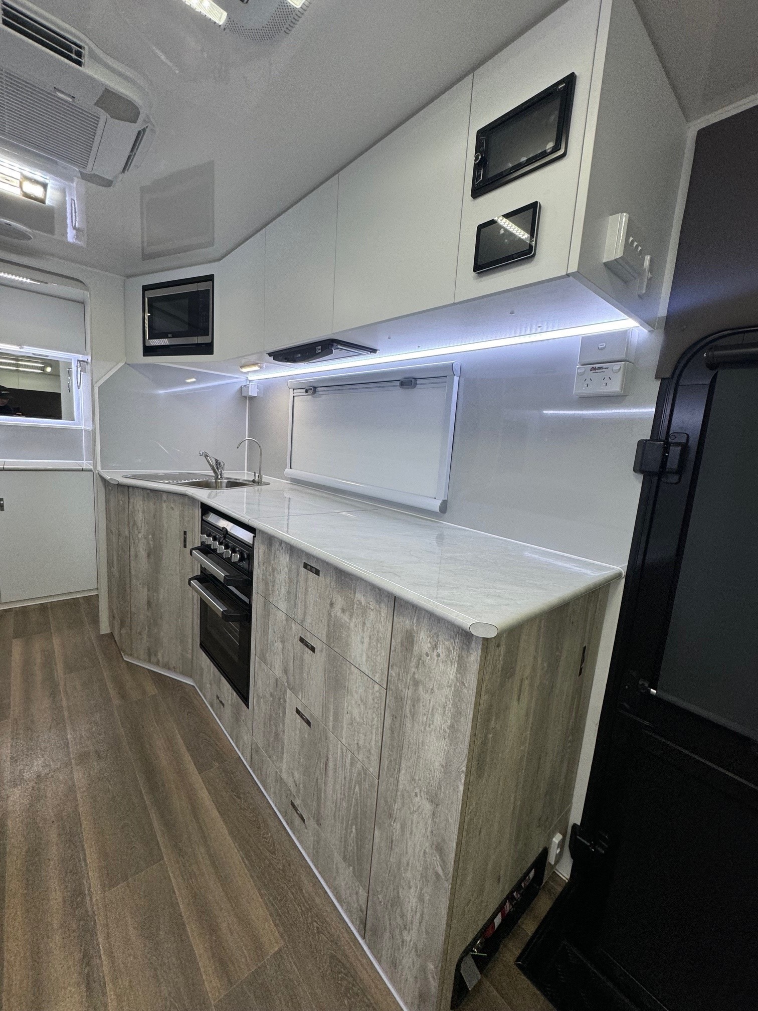 2024 Red Centre Kimberley + 20ft6 Offroad Caravan