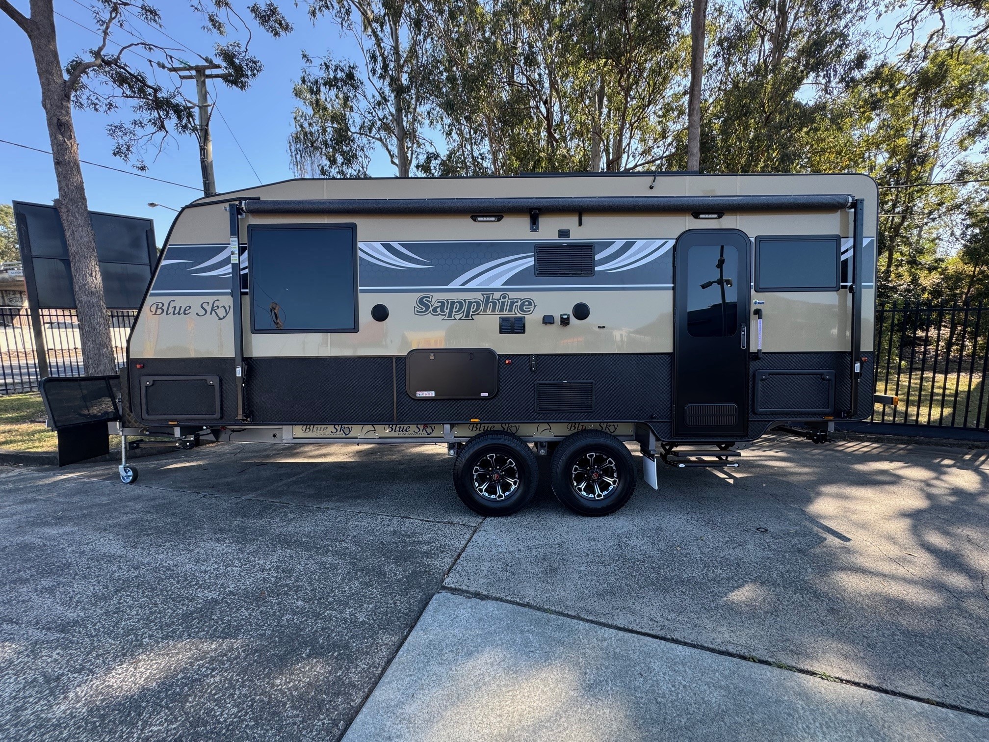 Blue Sky Sapphire 21ft Offroad Rear Club Lounge Centre Ensuite