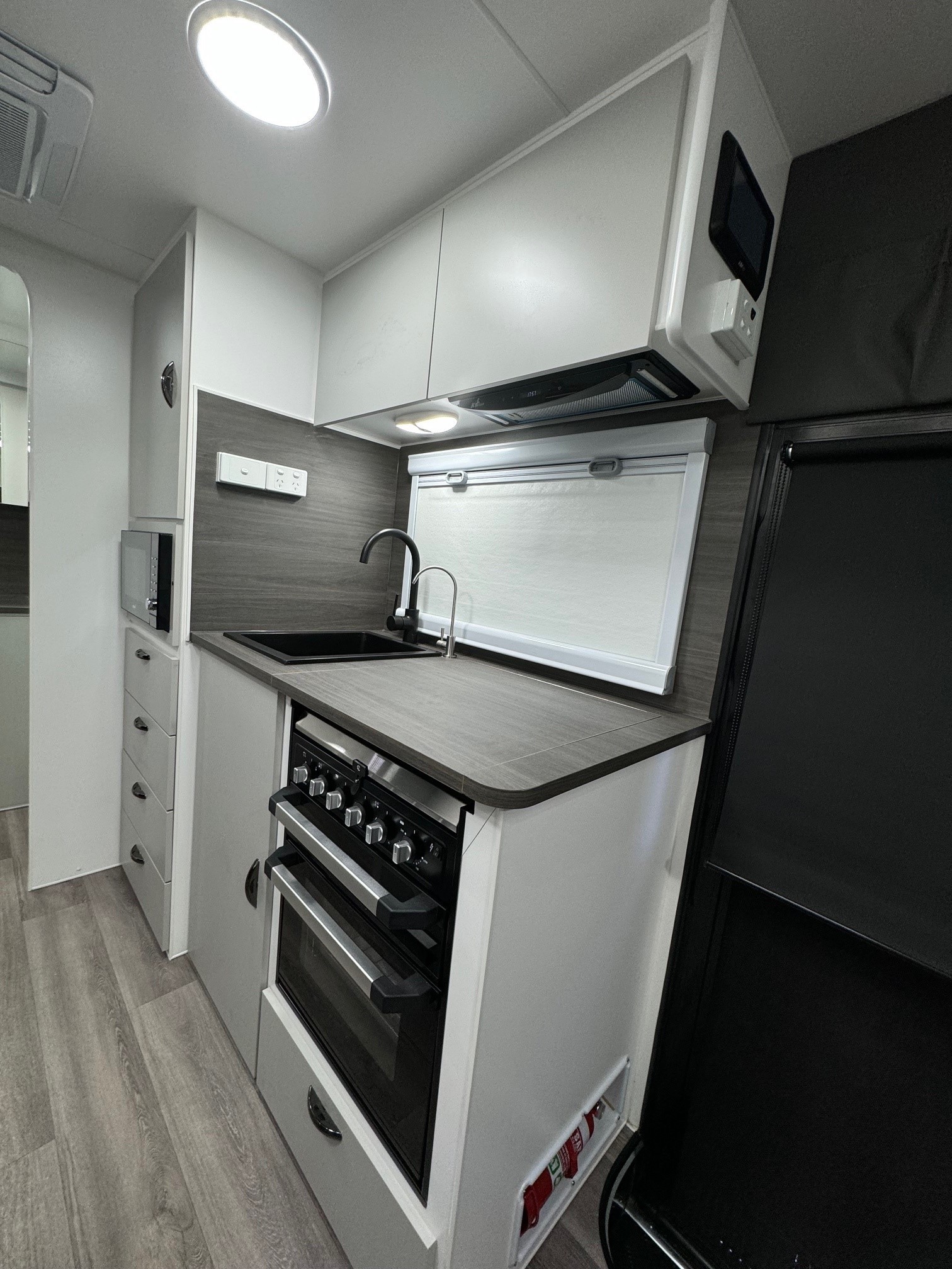 Sunrise Tropicana 18ft9 Tandem Axle Caravan