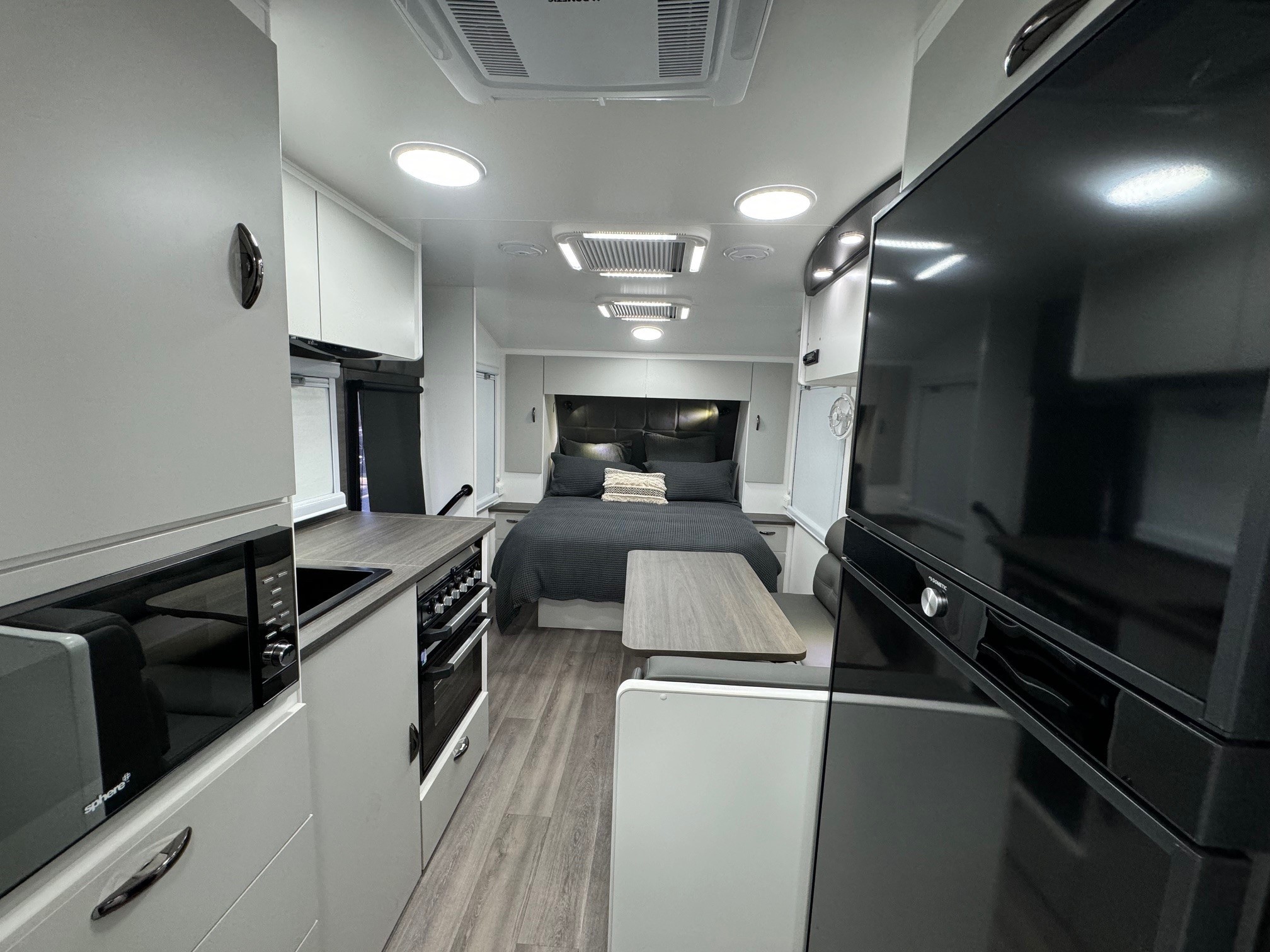 Sunrise Tropicana 18ft9 Tandem Axle Caravan