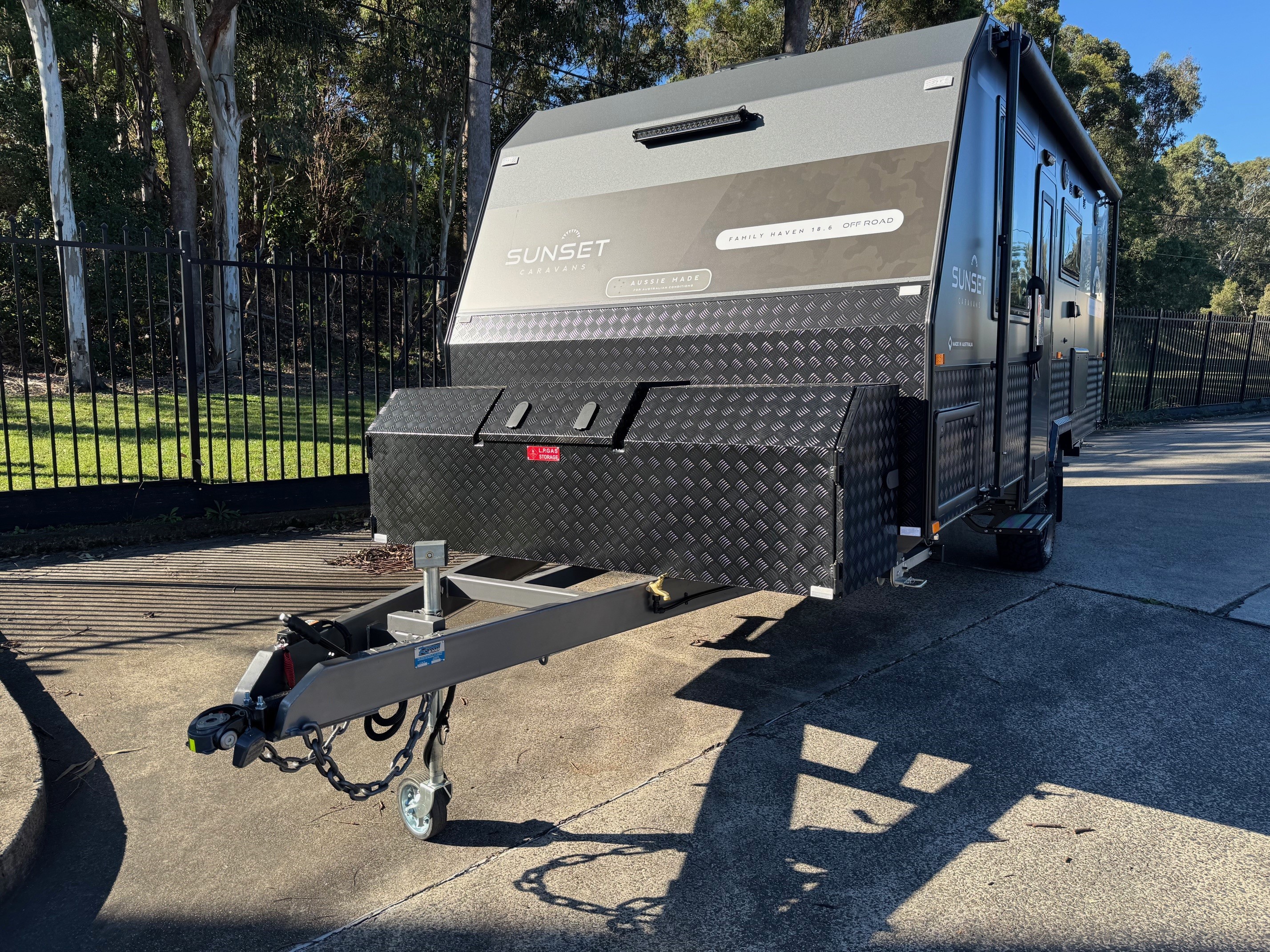 21ft6 Sunset Off-Road Family Horizon Double Bunk Van With 400amp Lithium Batteries