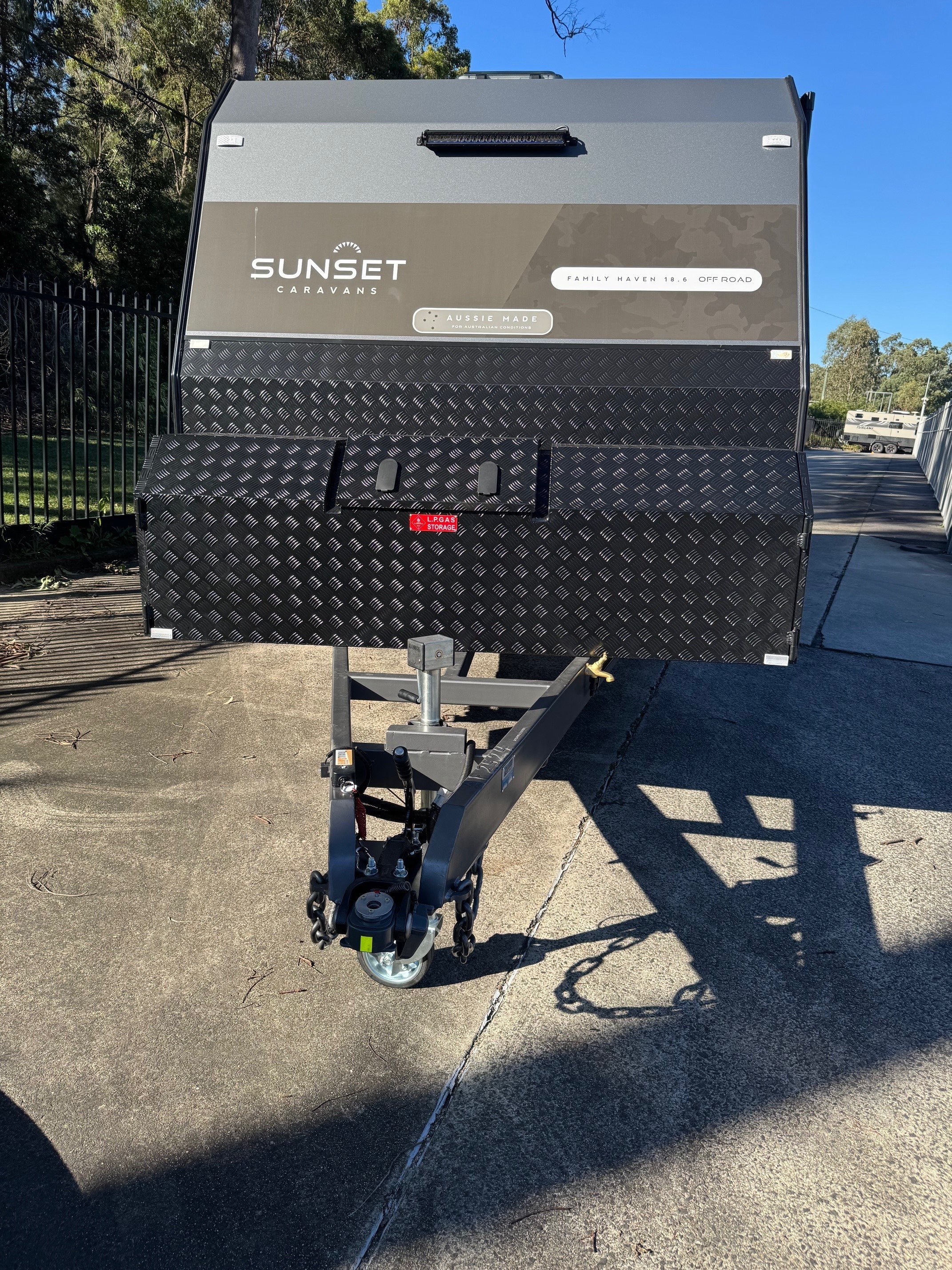 21ft6 Sunset Off-Road Family Horizon Double Bunk Van With 400amp Lithium Batteries