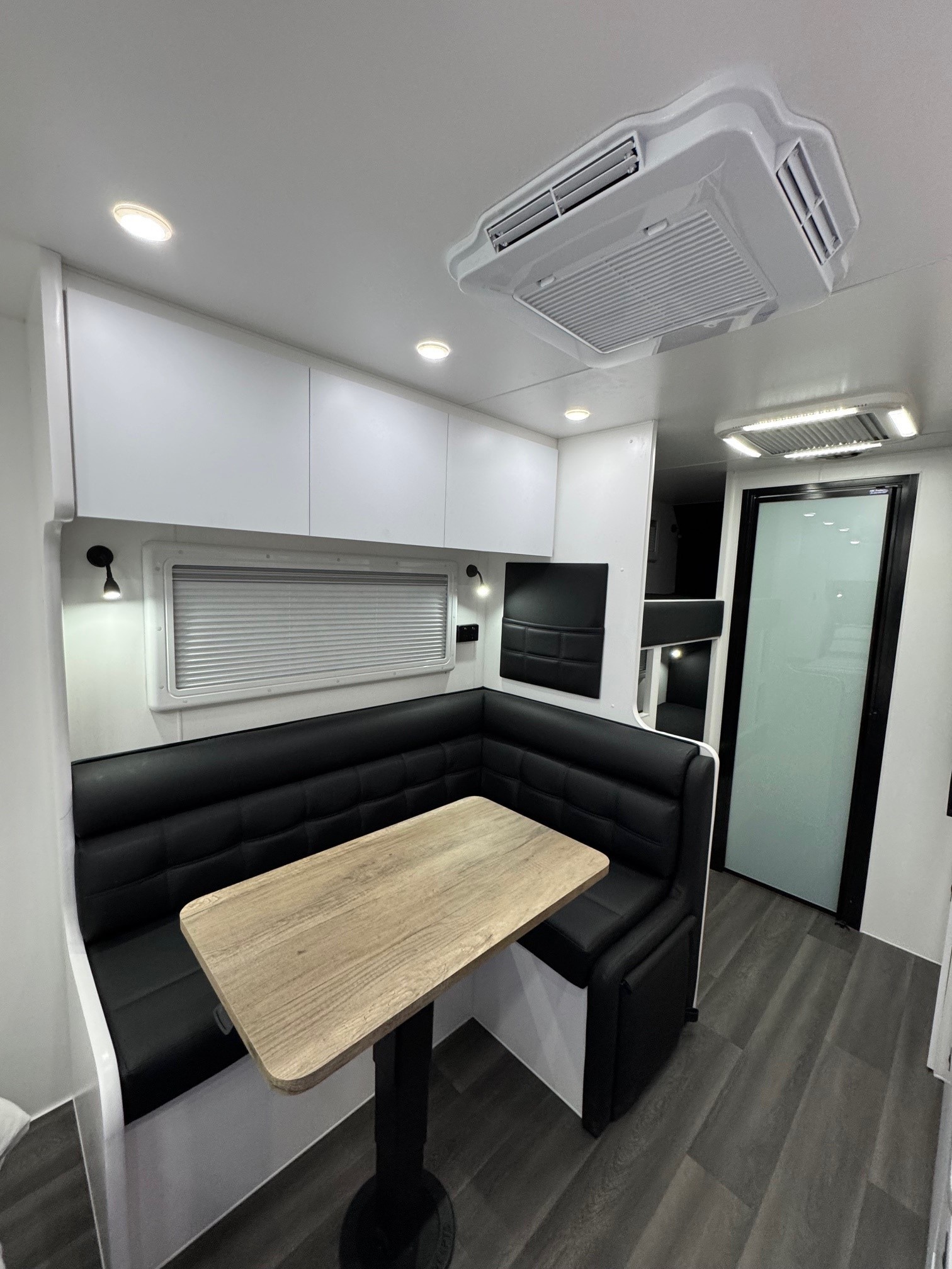 21ft6 Sunset Off-Road Family Horizon Double Bunk Van With 400amp Lithium Batteries