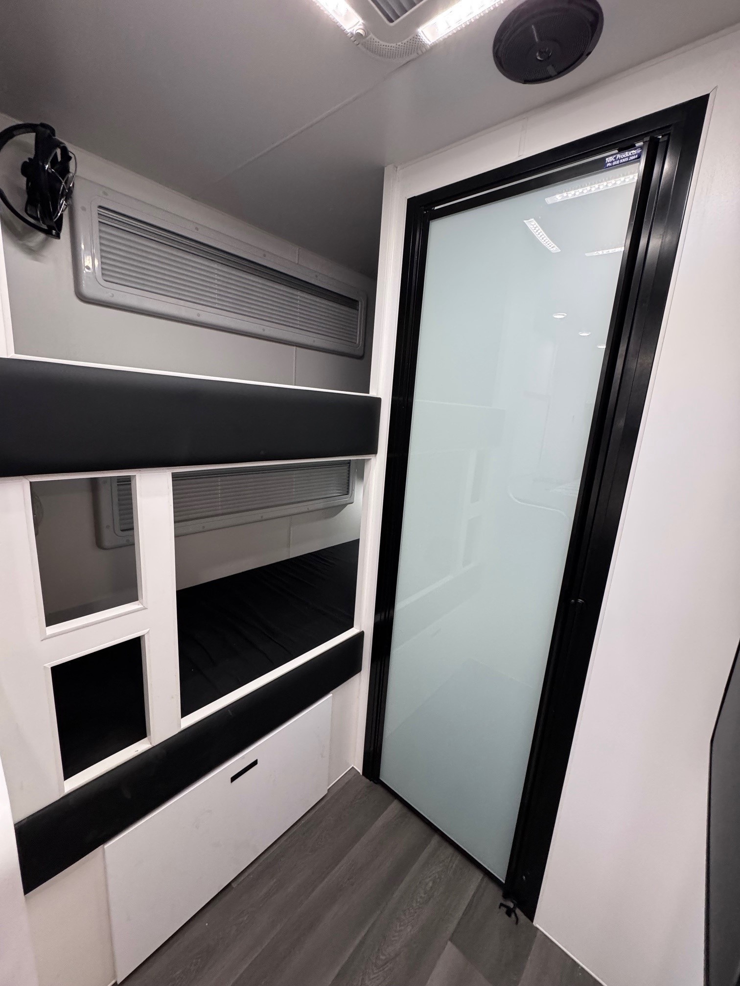 21ft6 Sunset Off-Road Family Horizon Double Bunk Van With 400amp Lithium Batteries