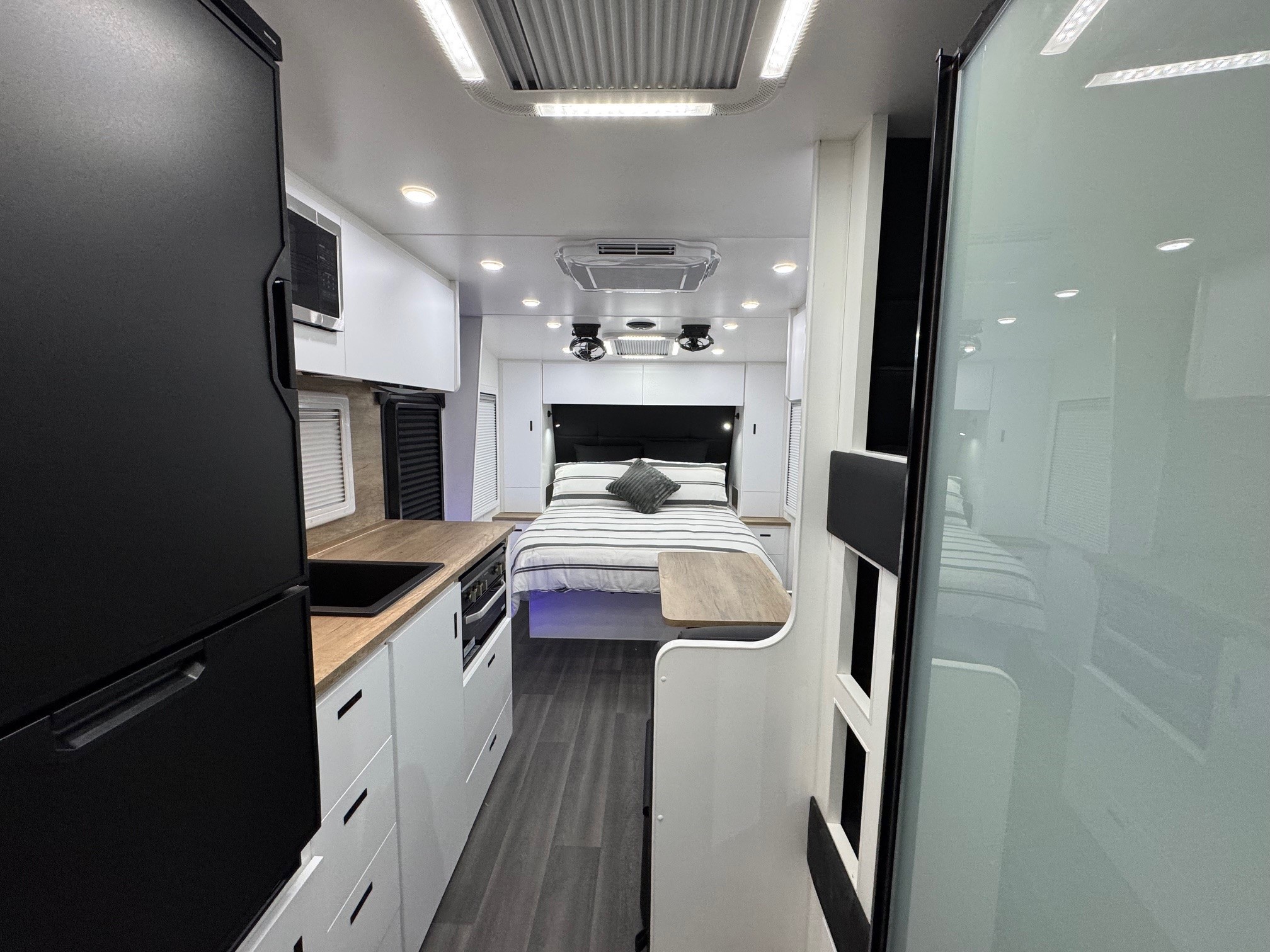 21ft6 Sunset Off-Road Family Horizon Double Bunk Van With 400amp Lithium Batteries