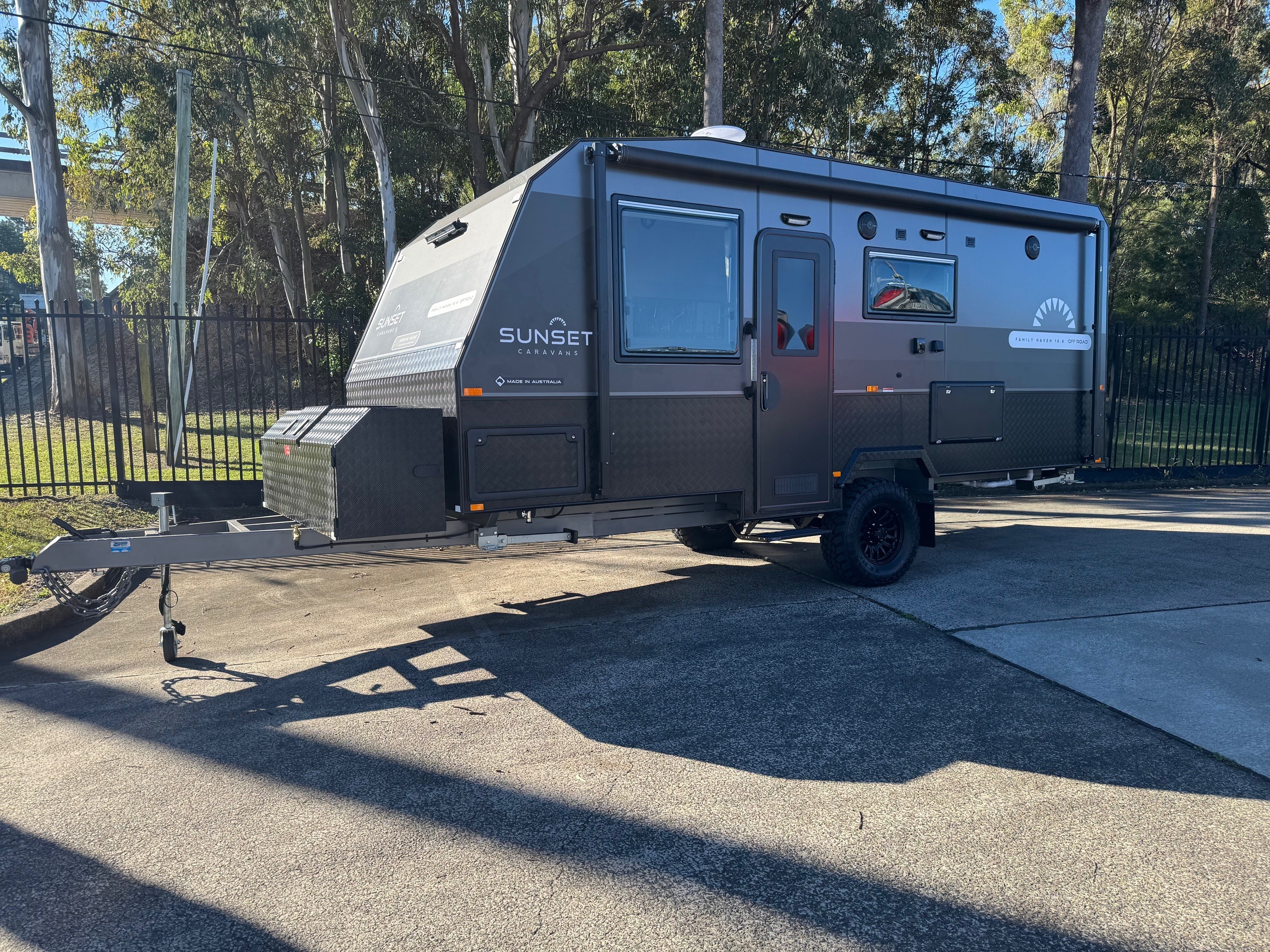 21ft6 Sunset Off-Road Family Horizon Double Bunk Van With 400amp Lithium Batteries