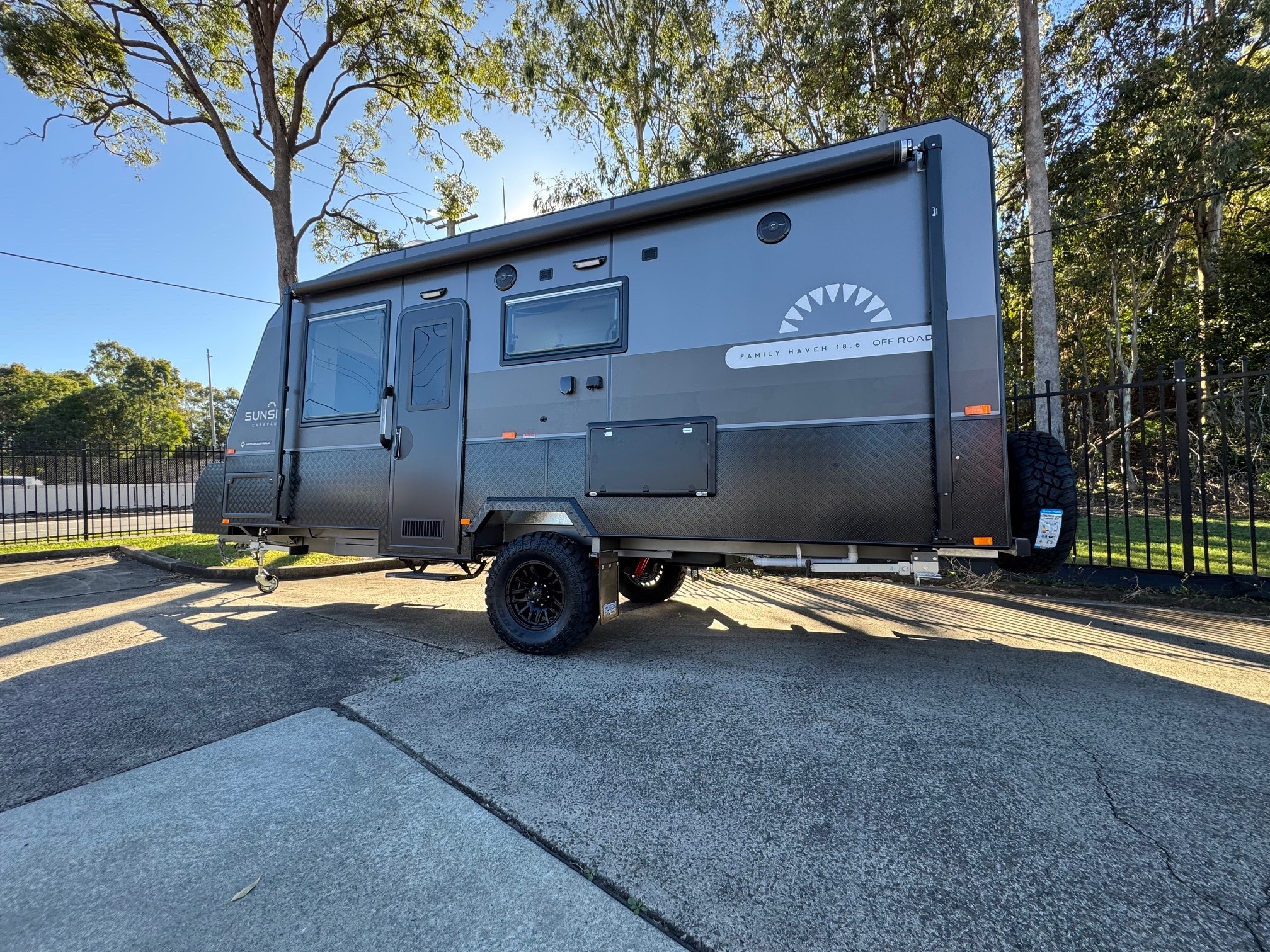 21ft6 Sunset Off-Road Family Horizon Double Bunk Van With 400amp Lithium Batteries