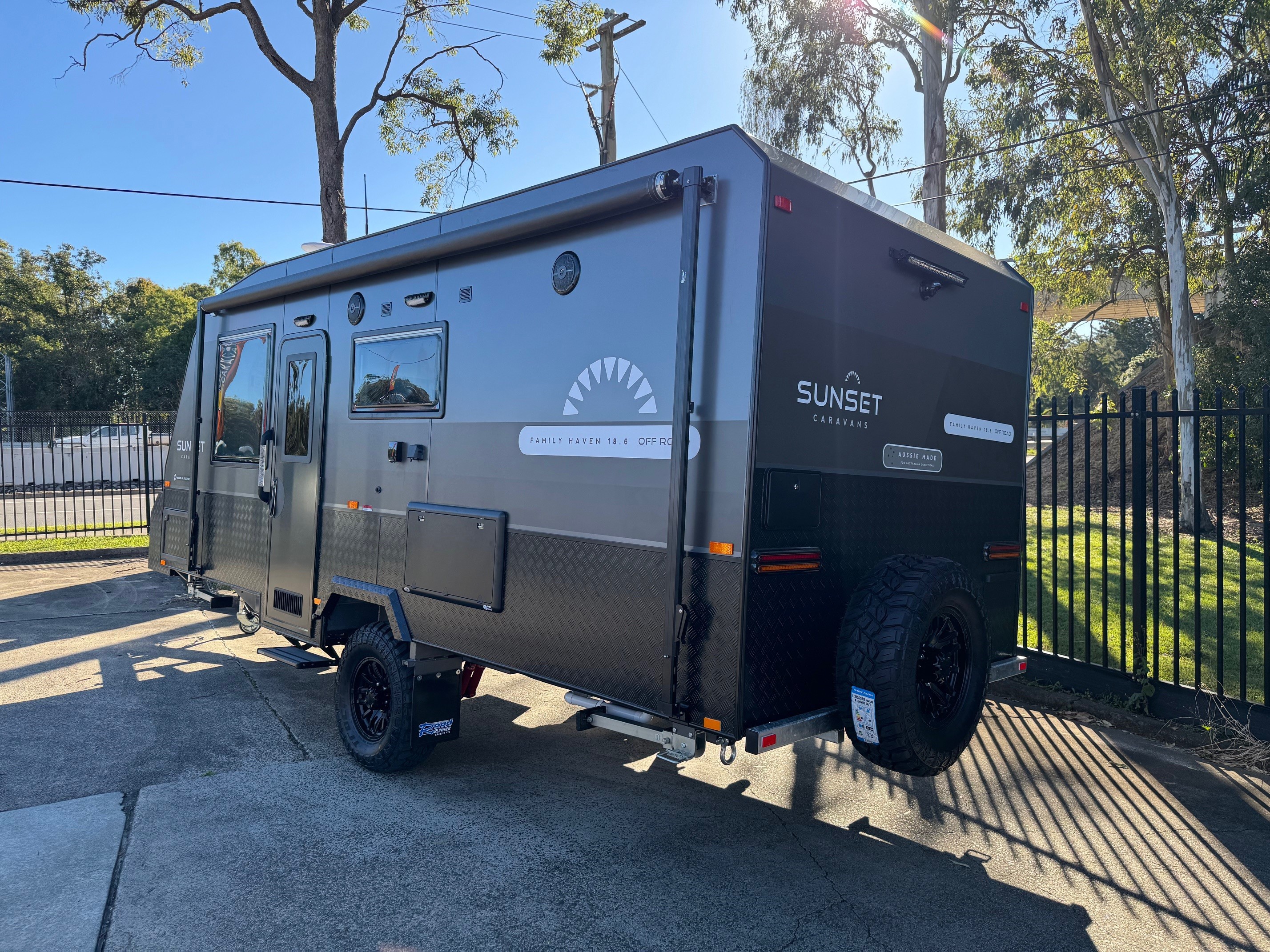 21ft6 Sunset Off-Road Family Horizon Double Bunk Van With 400amp Lithium Batteries