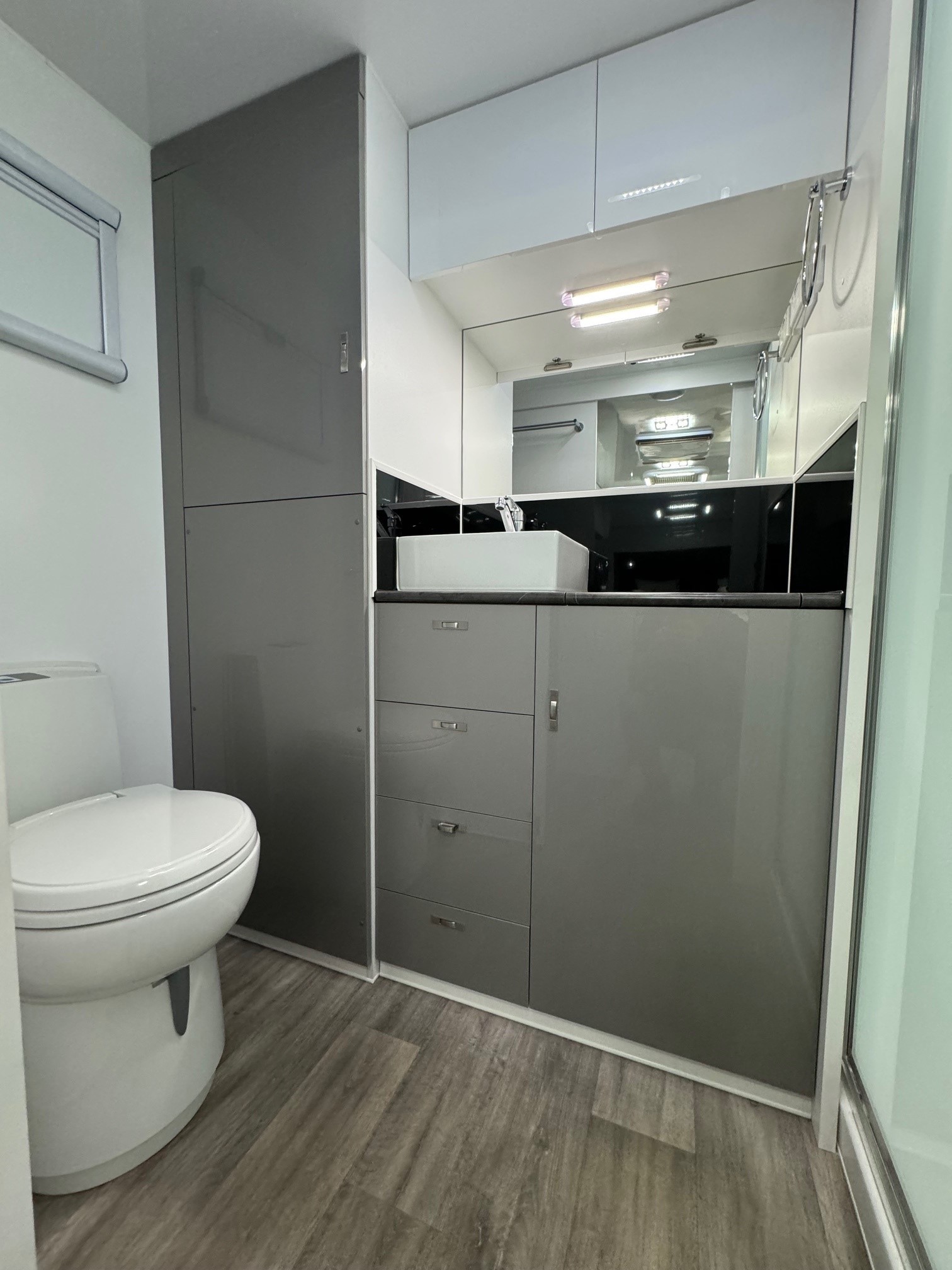 2024 Red Centre Newell + 21ft Centre Door Offroad Caravan