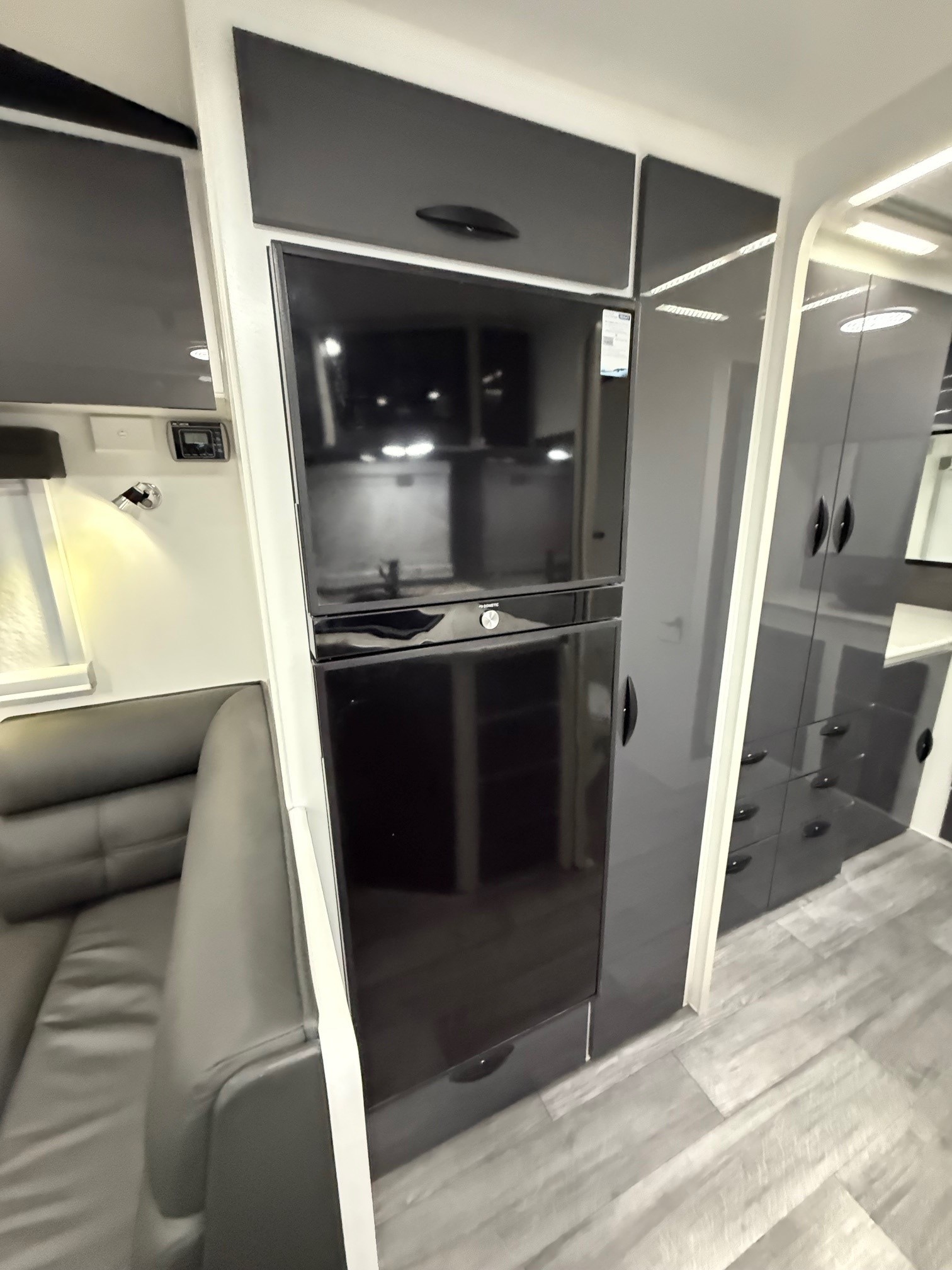 2023 Preowned Sunrise Bahamas 23ft Larger Ensuite With Airbag Suspension