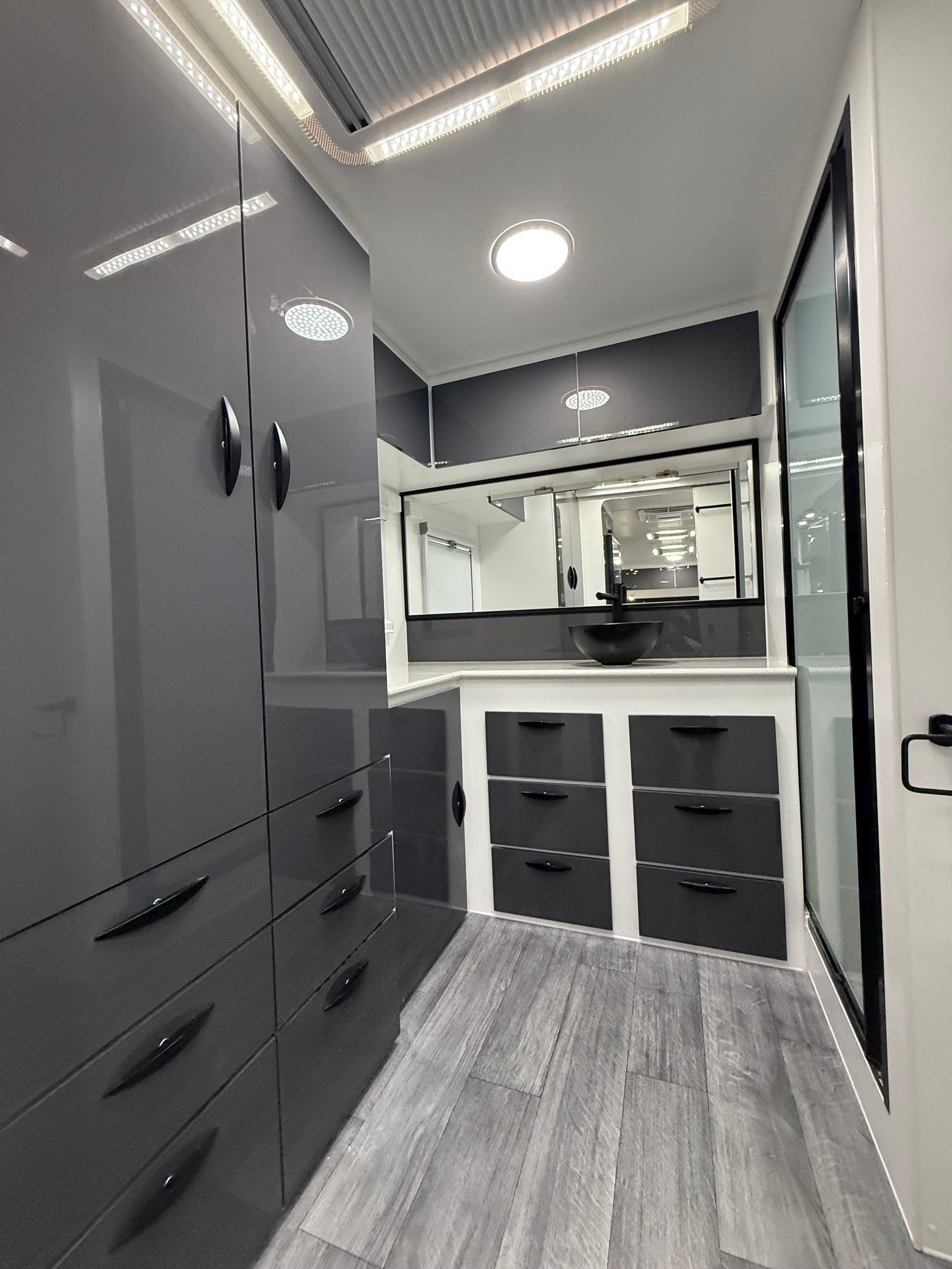 2023 Preowned Sunrise Bahamas 23ft Larger Ensuite With Airbag Suspension