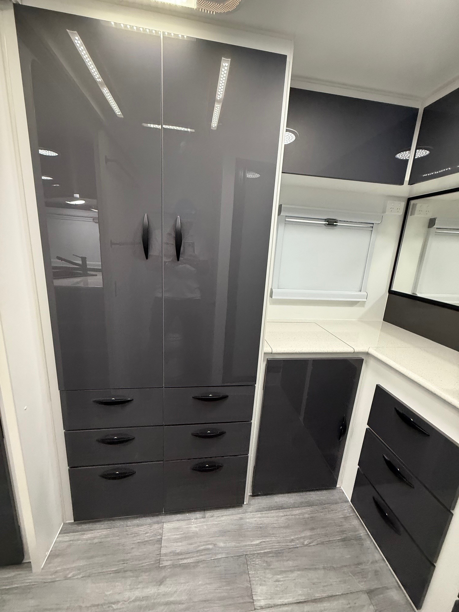 2023 Preowned Sunrise Bahamas 23ft Larger Ensuite With Airbag Suspension