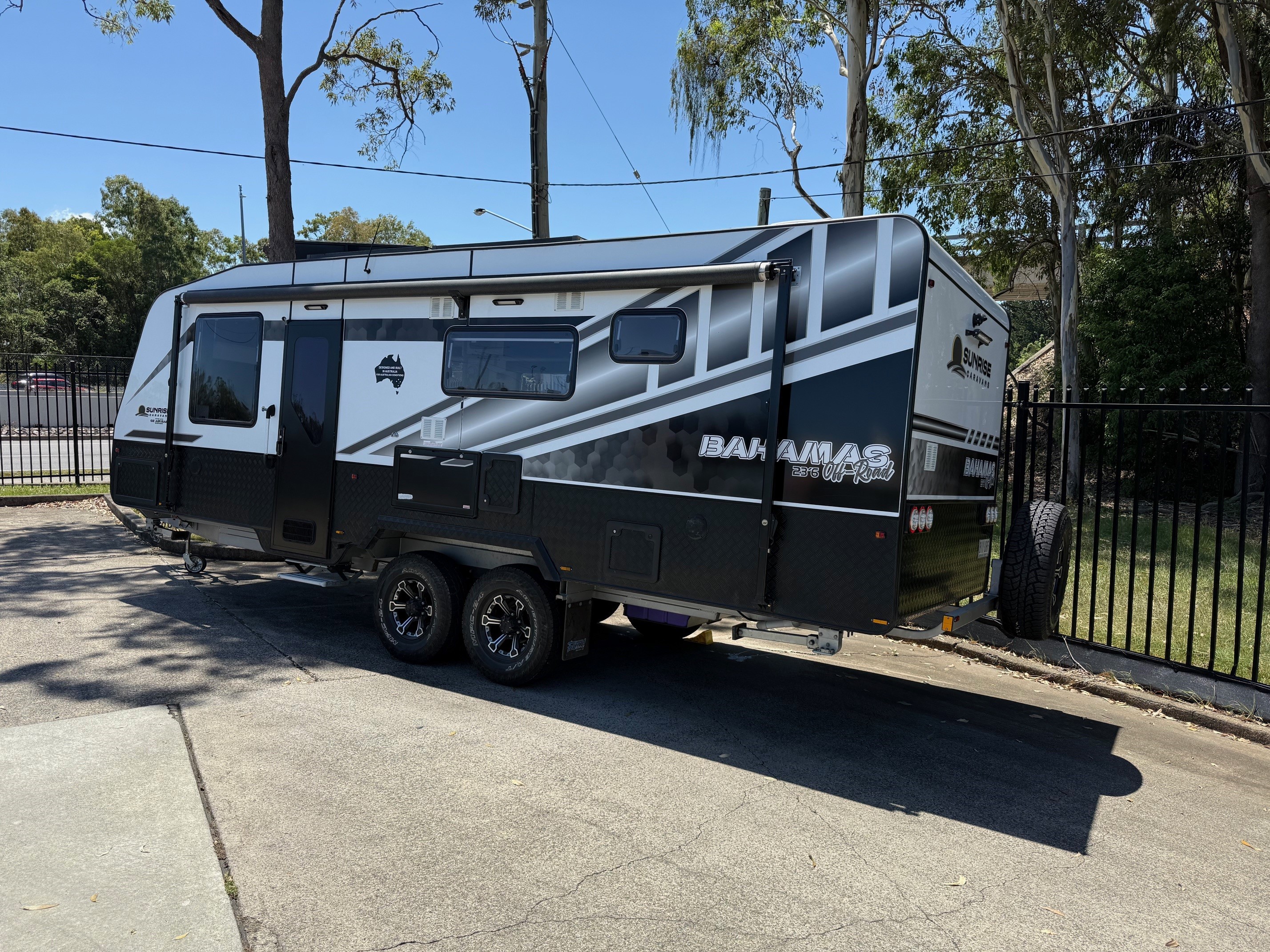 2023 Preowned Sunrise Bahamas 23ft Larger Ensuite With Airbag Suspension