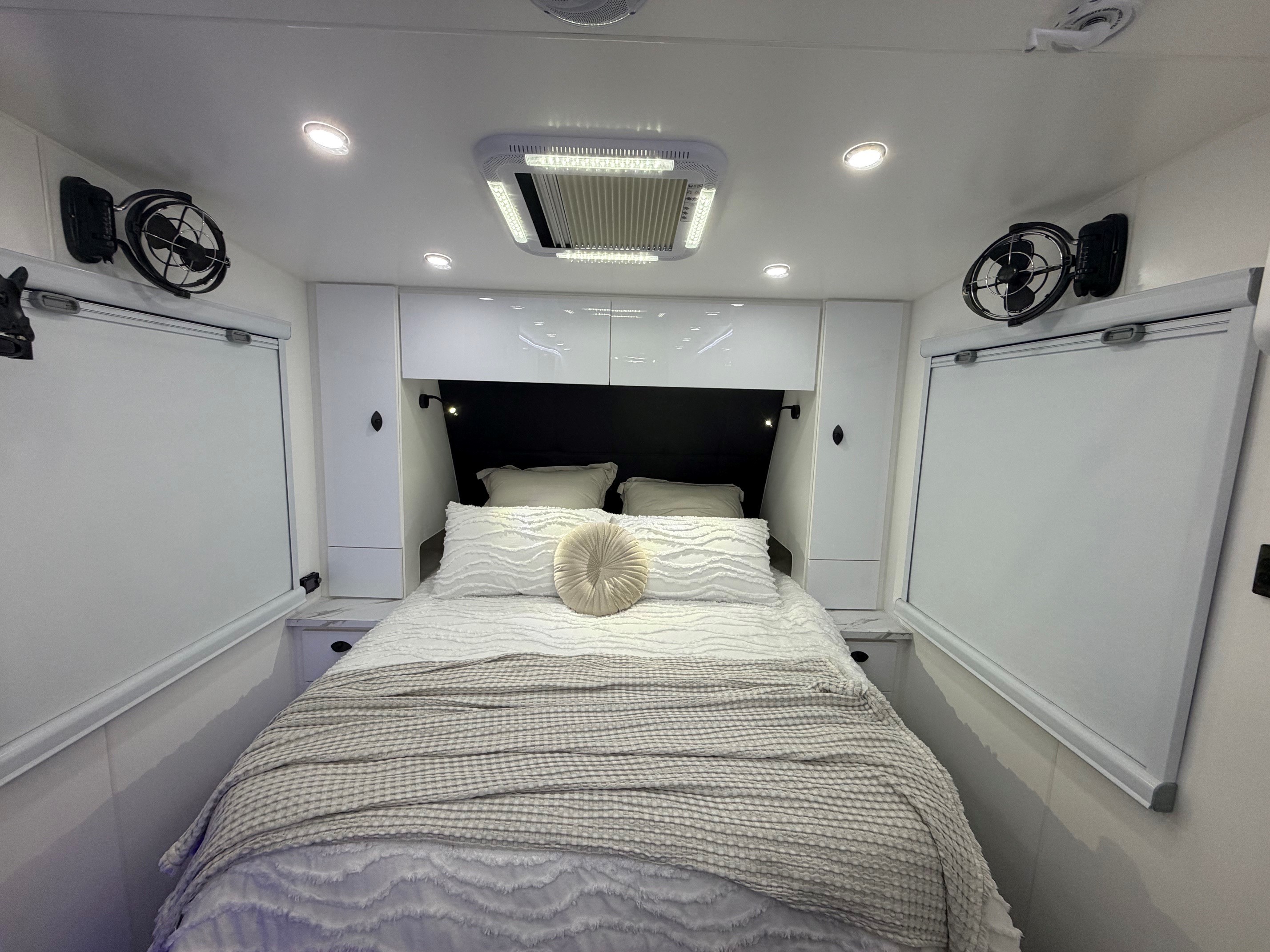 2025 Ausflex 21ft6 Offroad Triple Bunk Caravan Aluminium Frame