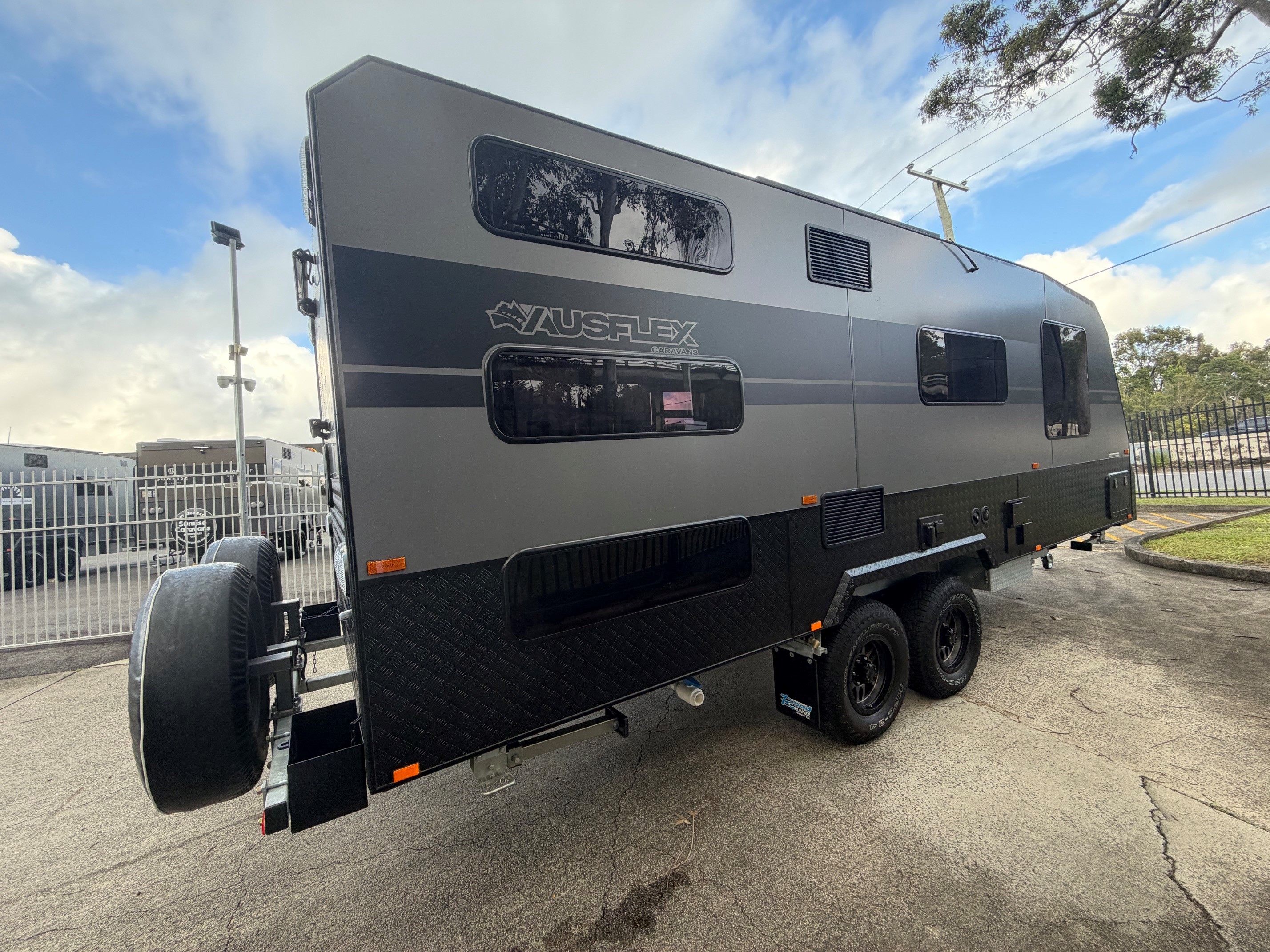2025 Ausflex 21ft6 Offroad Triple Bunk Caravan Aluminium Frame
