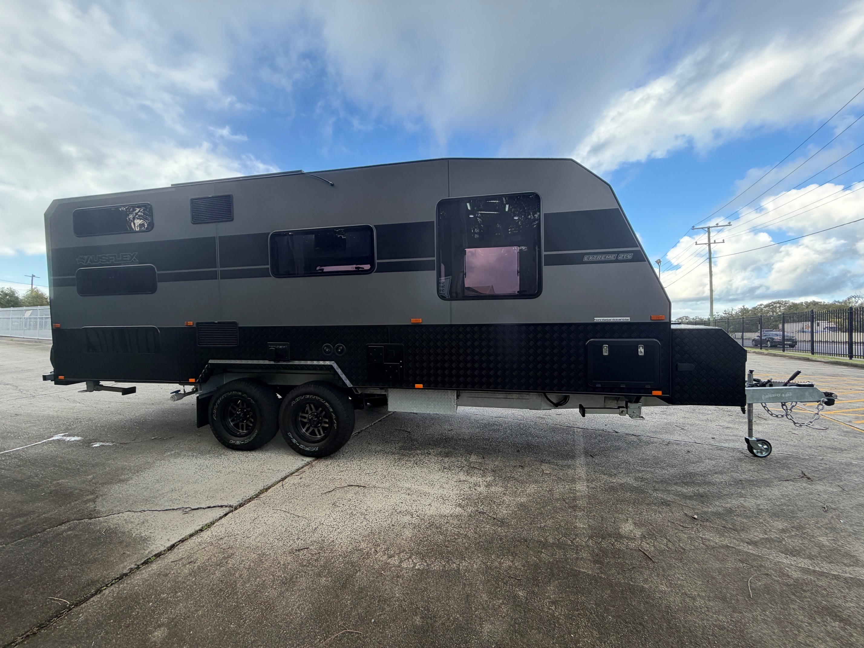 2025 Ausflex 21ft6 Offroad Triple Bunk Caravan Aluminium Frame