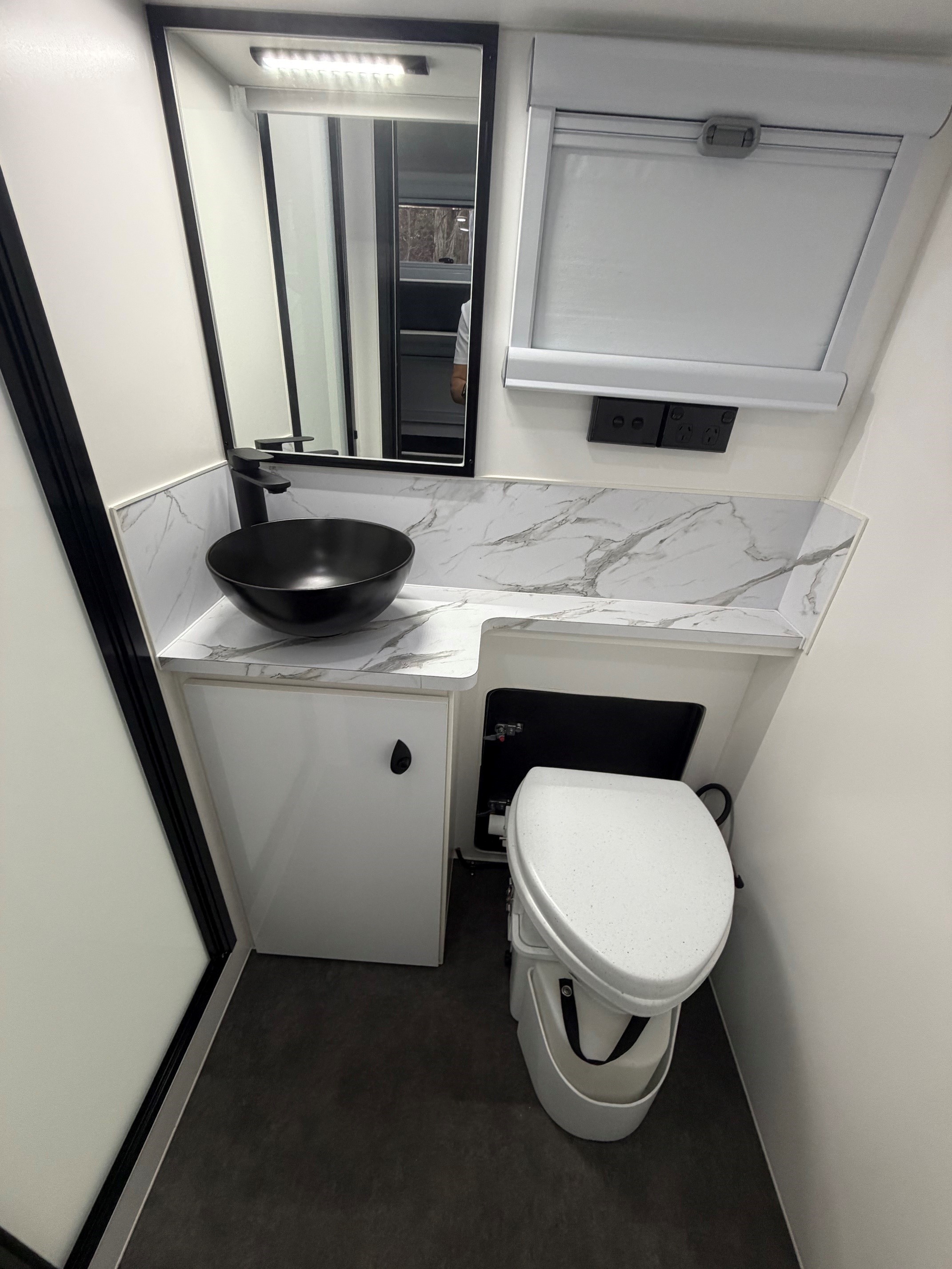 2025 Ausflex 21ft6 Offroad Triple Bunk Caravan Aluminium Frame