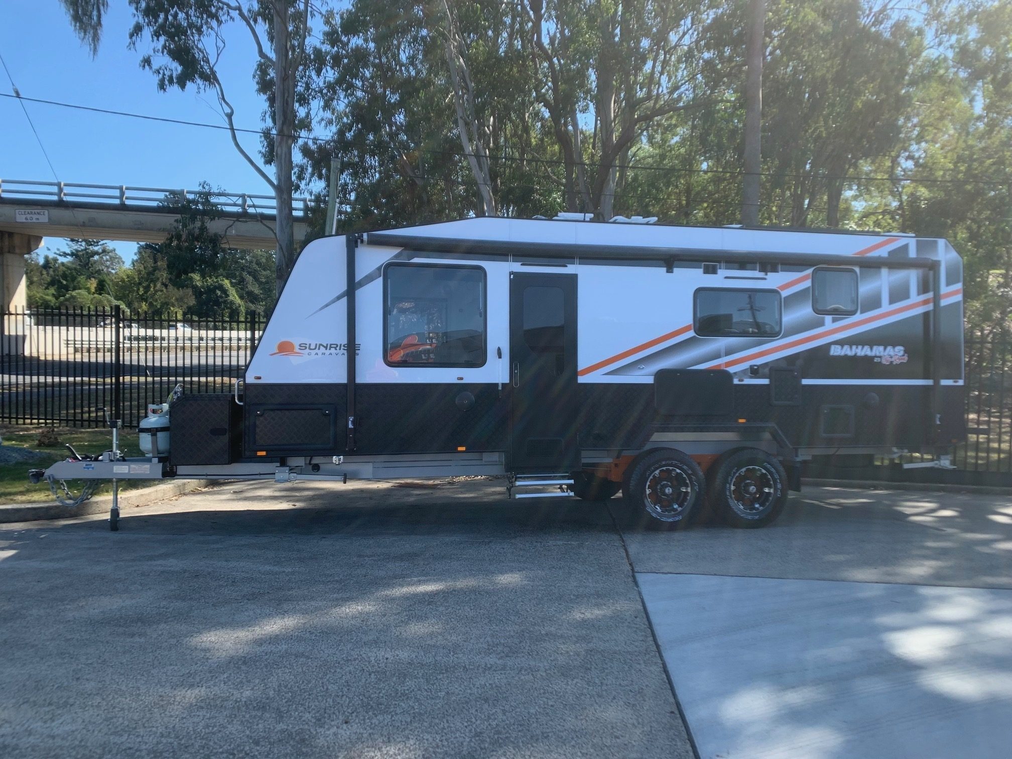 2025 23ft6 Sunrise Bahamas Aluminium Framed Larger Ensuite Off-Road Caravan