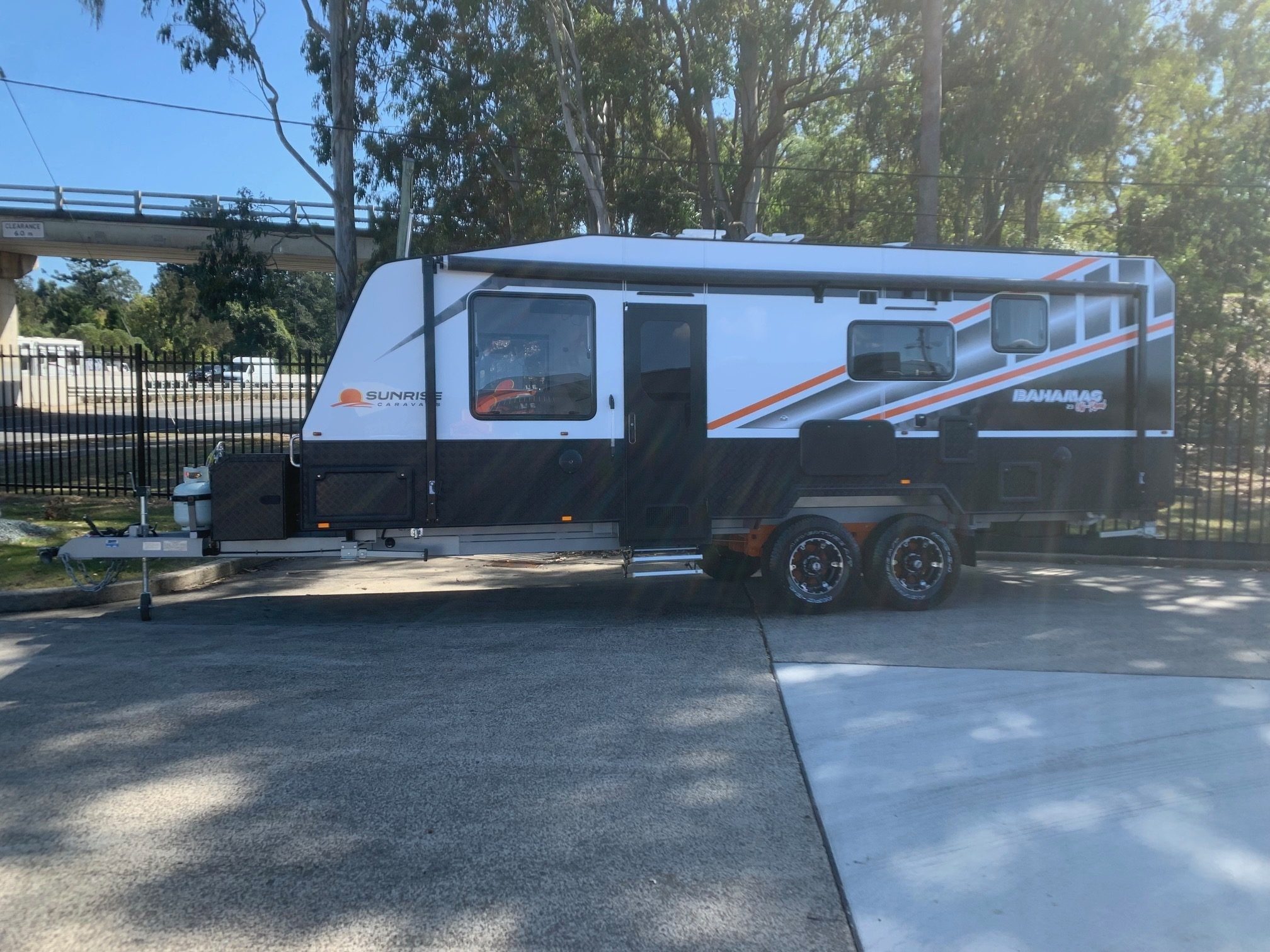 2025 23ft6 Sunrise Bahamas Aluminium Framed Larger Ensuite Off-Road Caravan