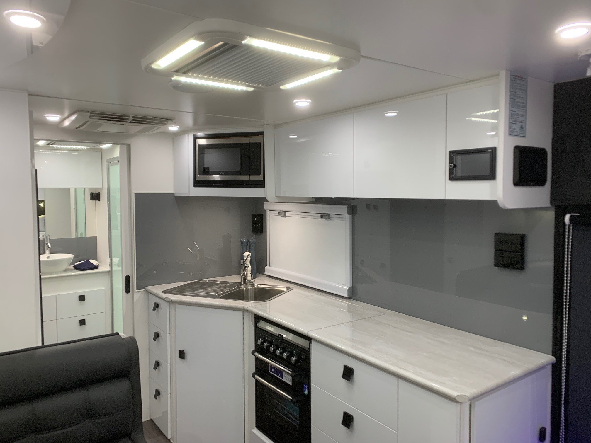2025 23ft6 Sunrise Bahamas Aluminium Framed Larger Ensuite Off-Road Caravan