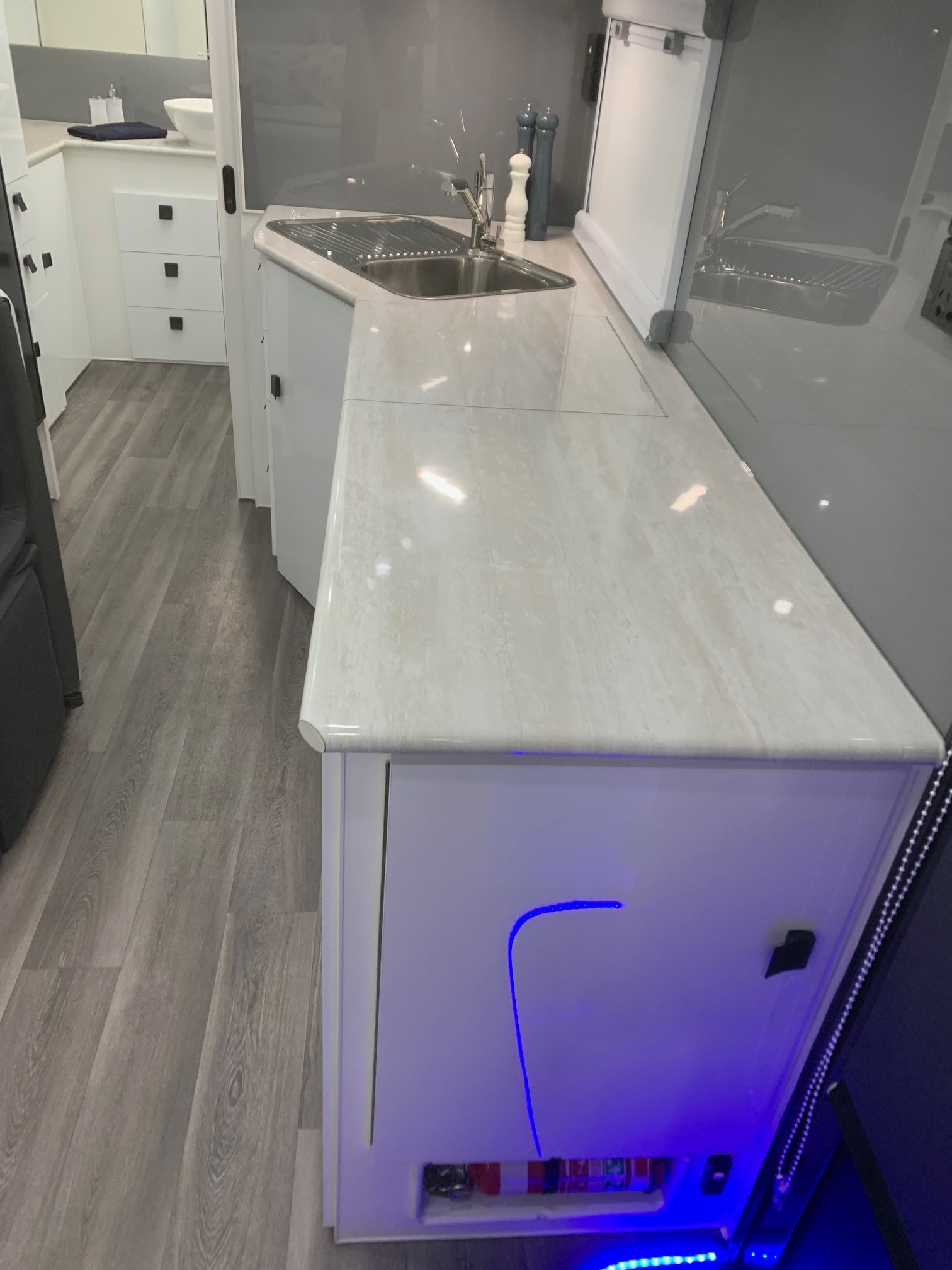 2025 23ft6 Sunrise Bahamas Aluminium Framed Larger Ensuite Off-Road Caravan