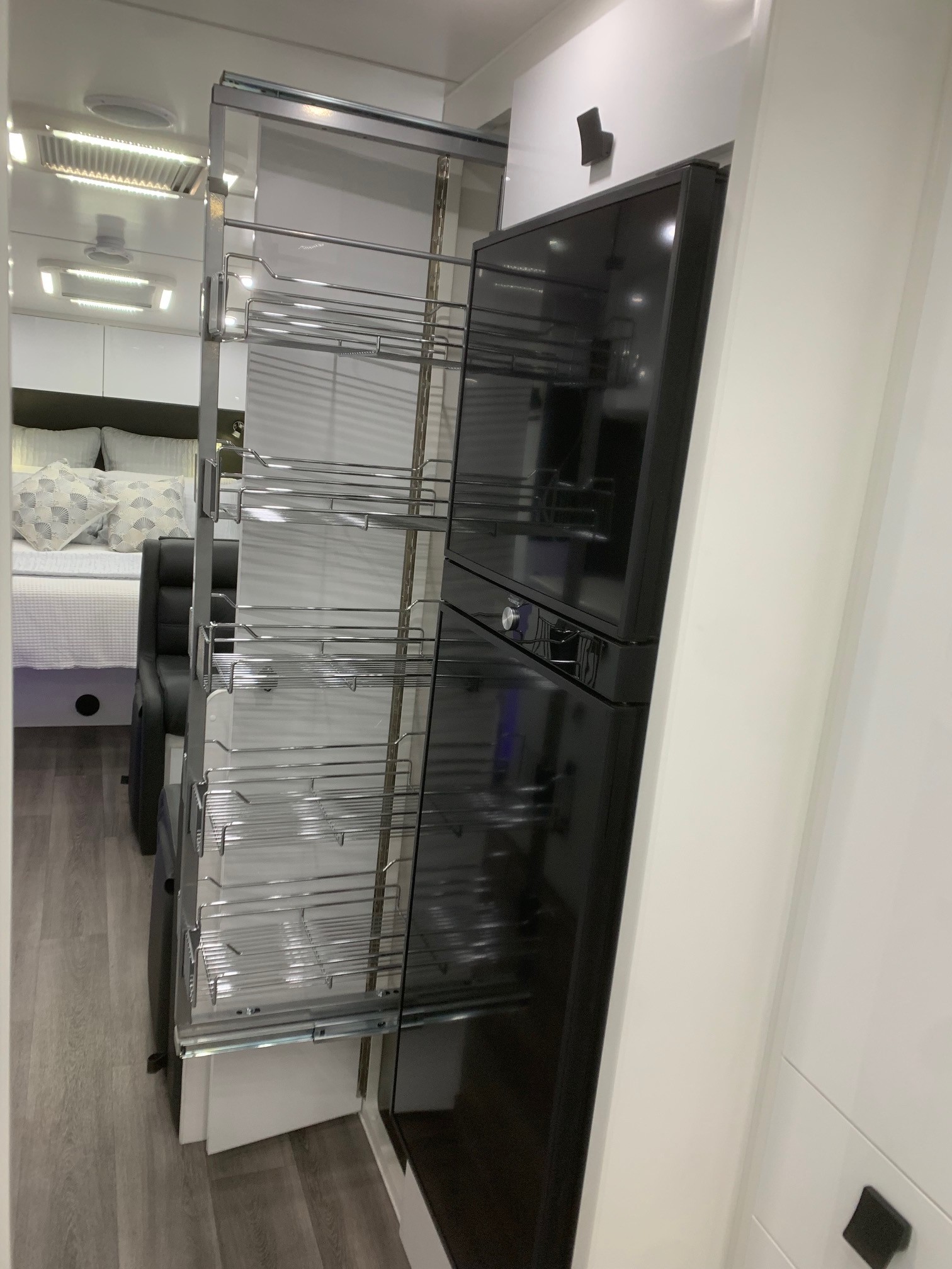 2025 23ft6 Sunrise Bahamas Aluminium Framed Larger Ensuite Off-Road Caravan