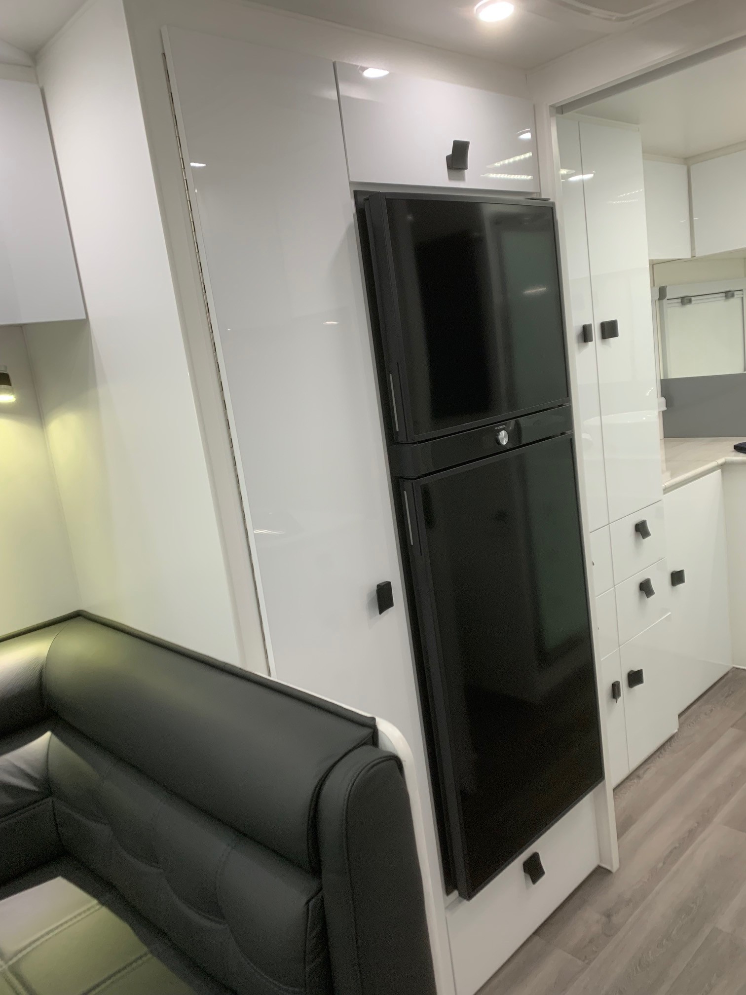 2025 23ft6 Sunrise Bahamas Aluminium Framed Larger Ensuite Off-Road Caravan