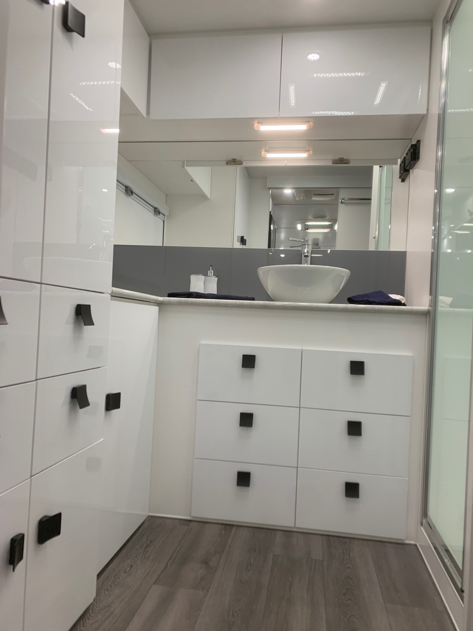 2025 23ft6 Sunrise Bahamas Aluminium Framed Larger Ensuite Off-Road Caravan