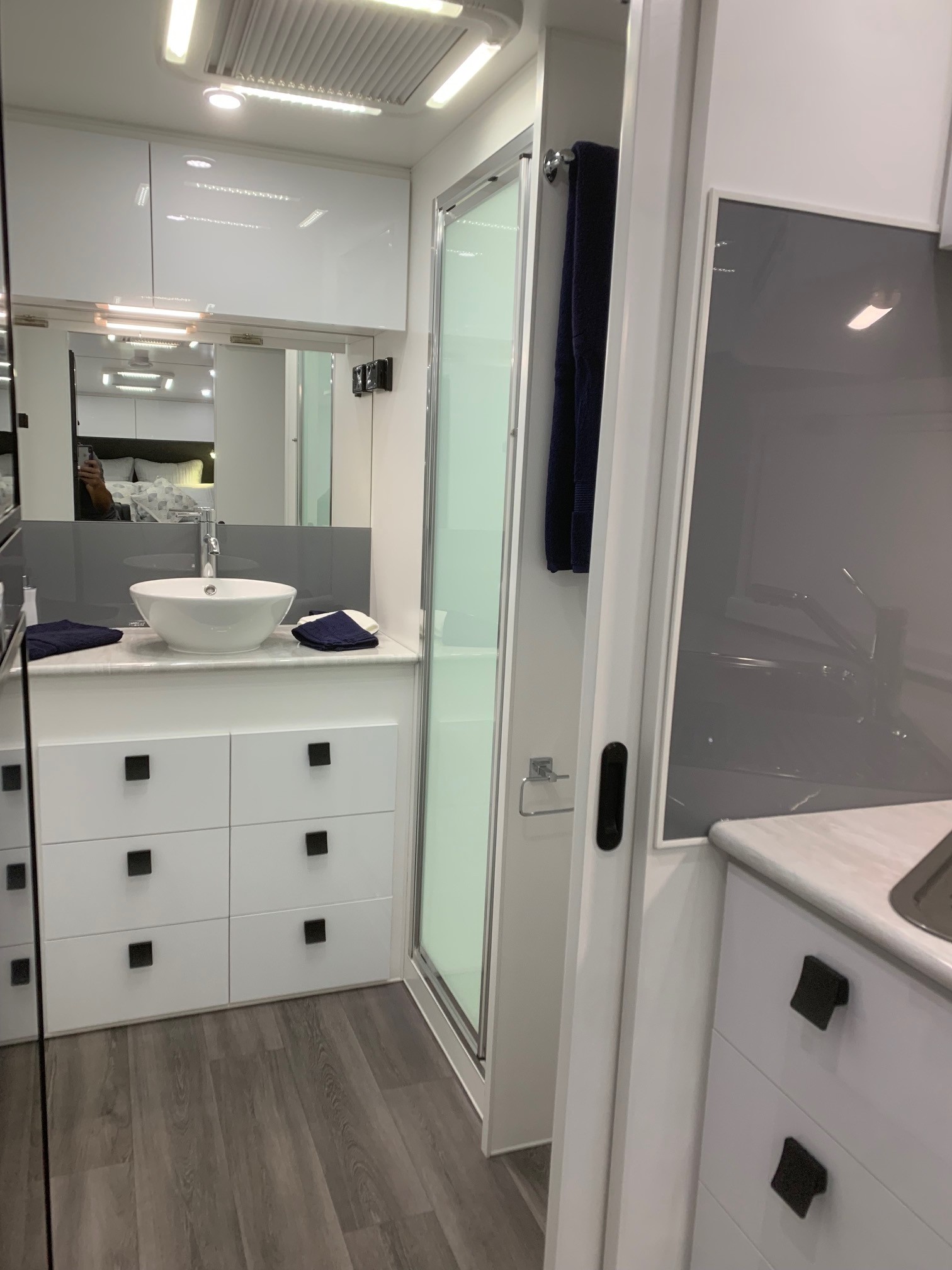 2025 23ft6 Sunrise Bahamas Aluminium Framed Larger Ensuite Off-Road Caravan