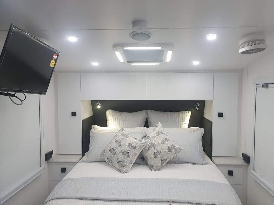 2025 23ft6 Sunrise Bahamas Aluminium Framed Larger Ensuite Off-Road Caravan