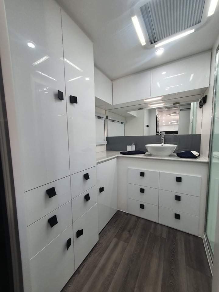 2025 23ft6 Sunrise Bahamas Aluminium Framed Larger Ensuite Off-Road Caravan