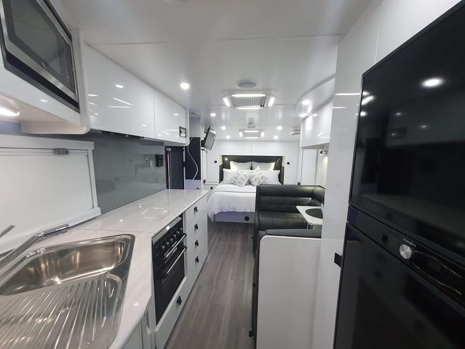 2025 23ft6 Sunrise Bahamas Aluminium Framed Larger Ensuite Off-Road Caravan