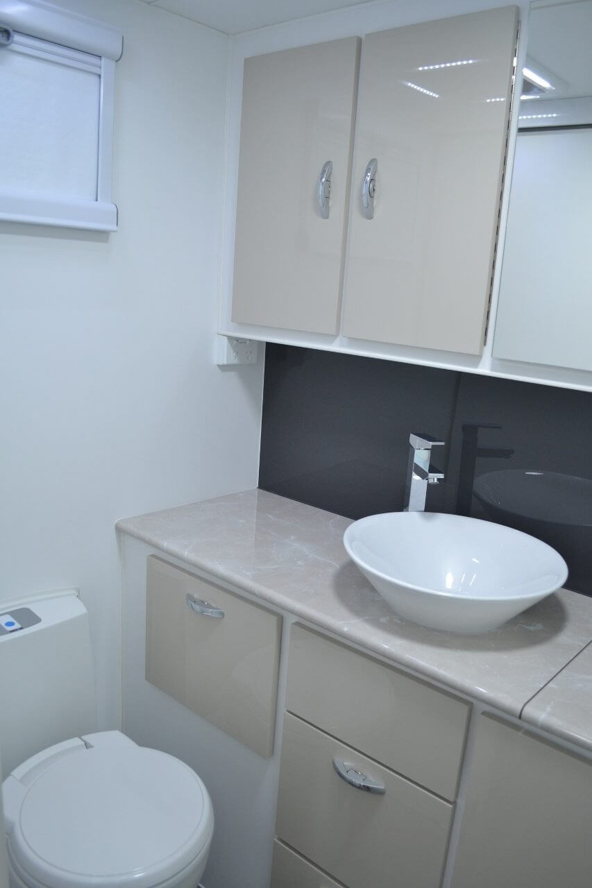 Blue Sky Emerald 19ft6 Centre Door